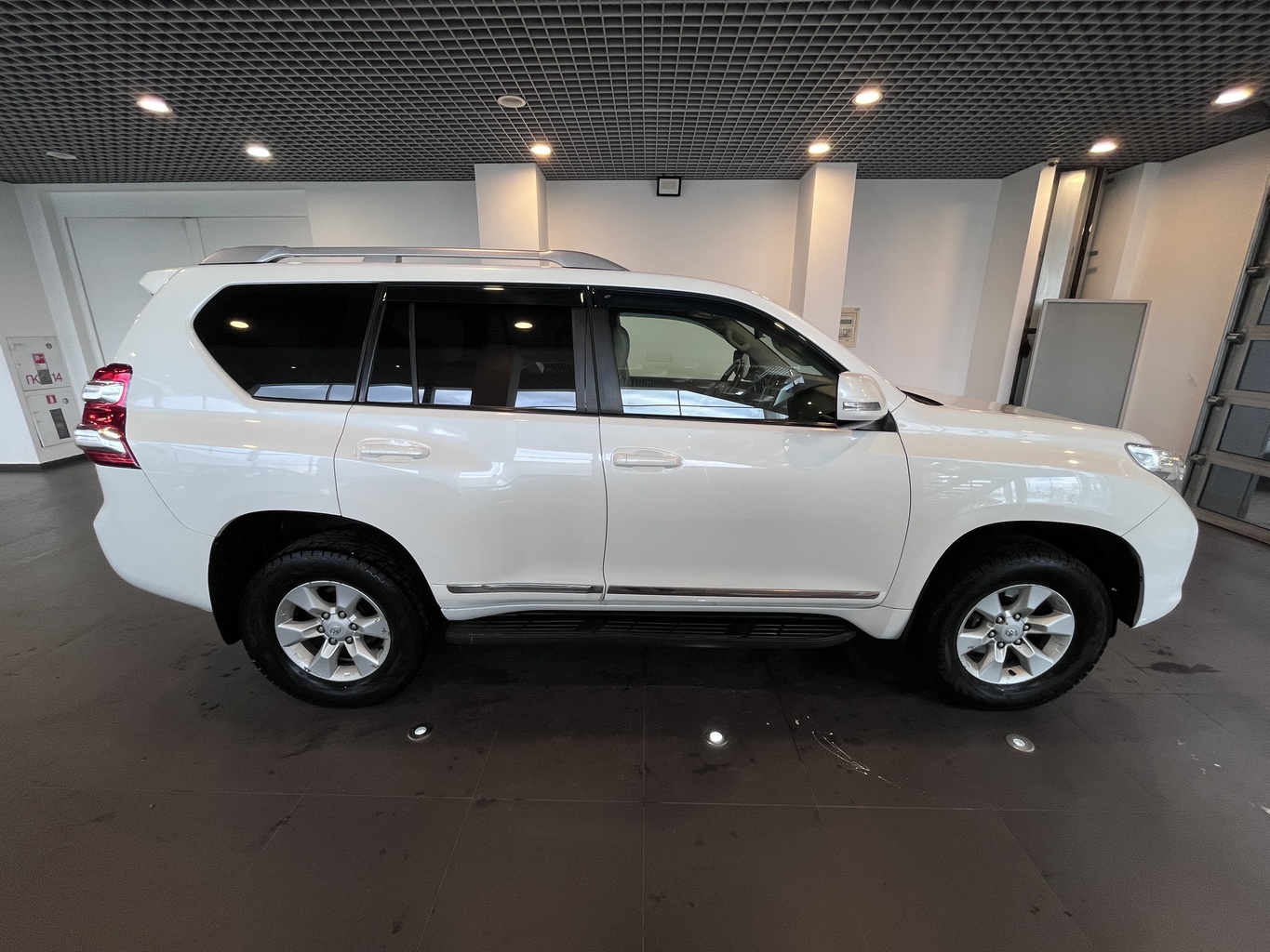 TOYOTA LAND CRUSER