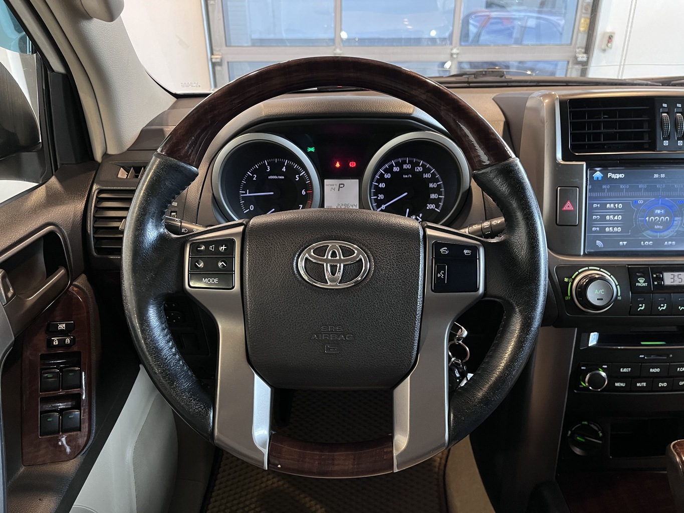 TOYOTA LAND CRUSER