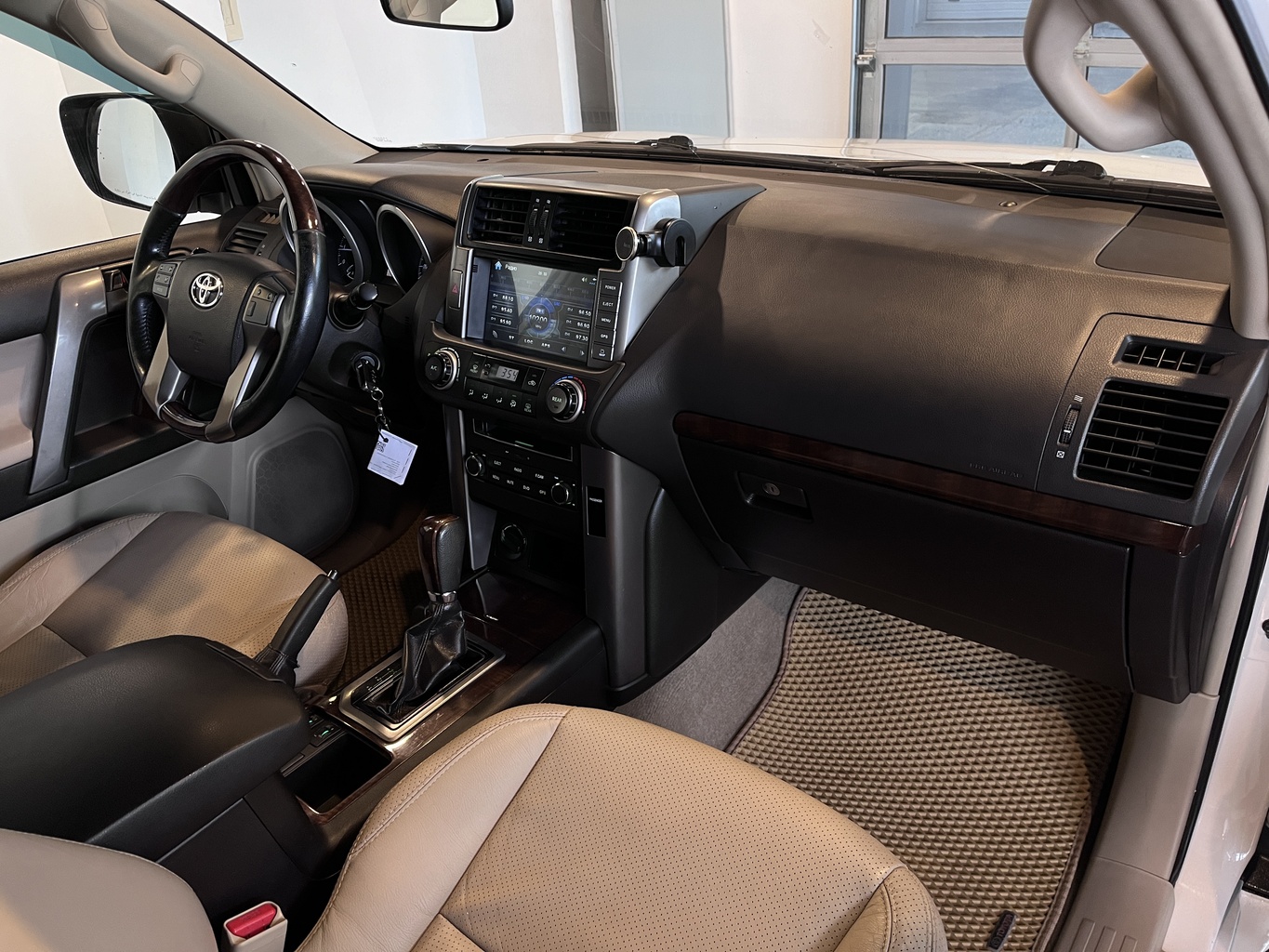 TOYOTA LAND CRUSER