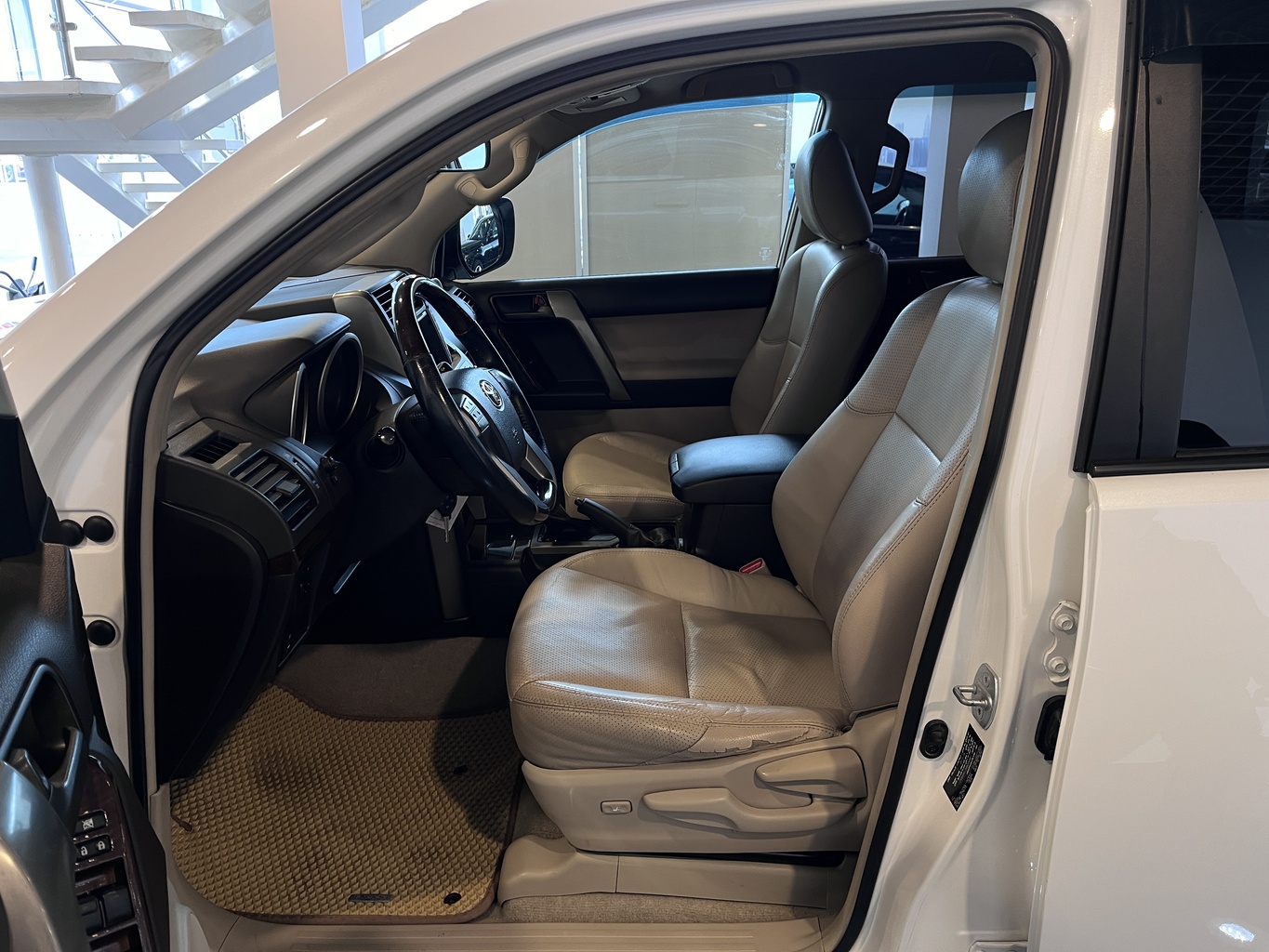 TOYOTA LAND CRUSER
