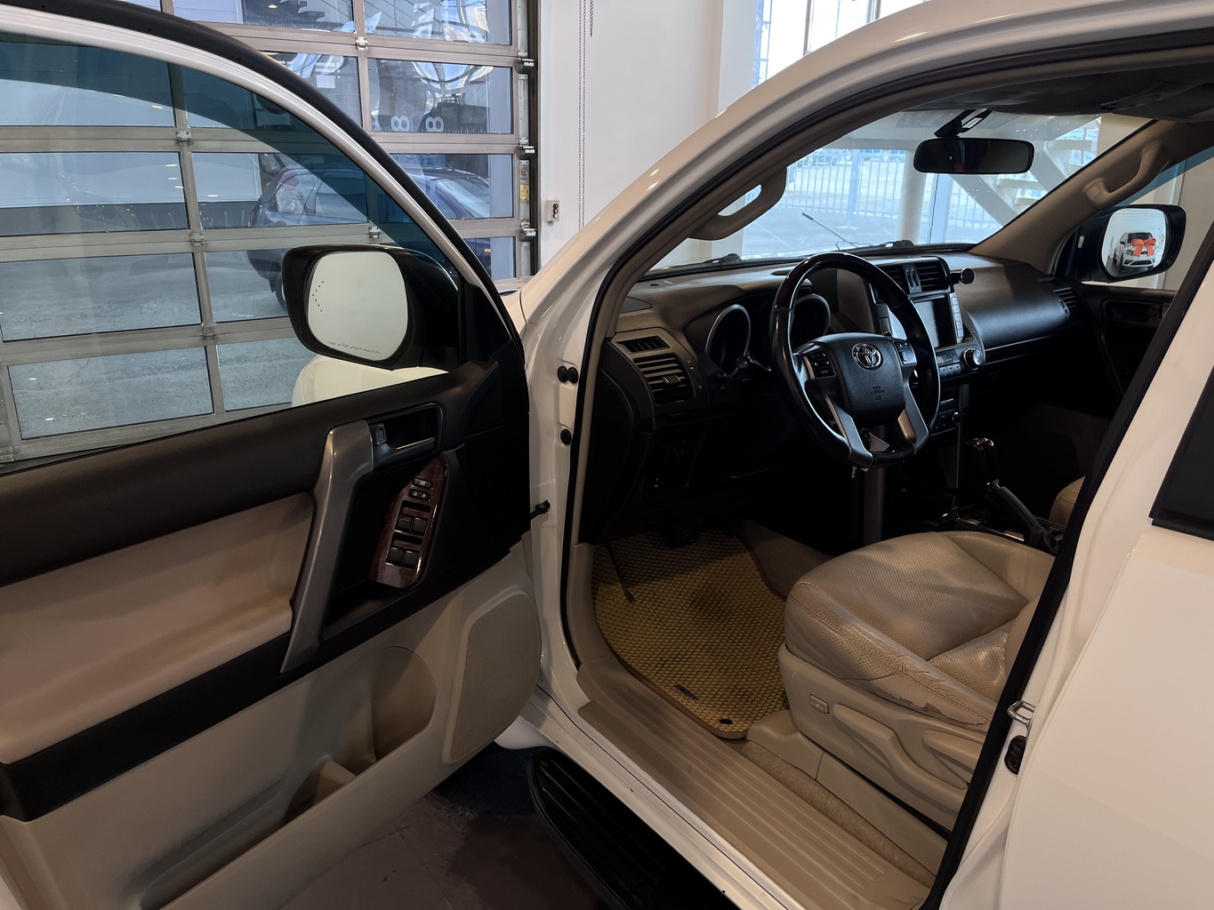 TOYOTA LAND CRUSER