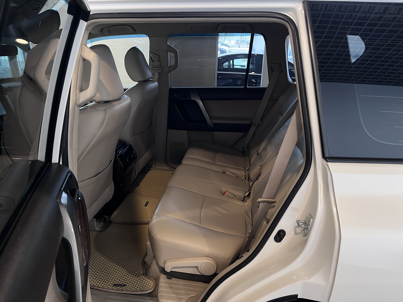 TOYOTA LAND CRUSER