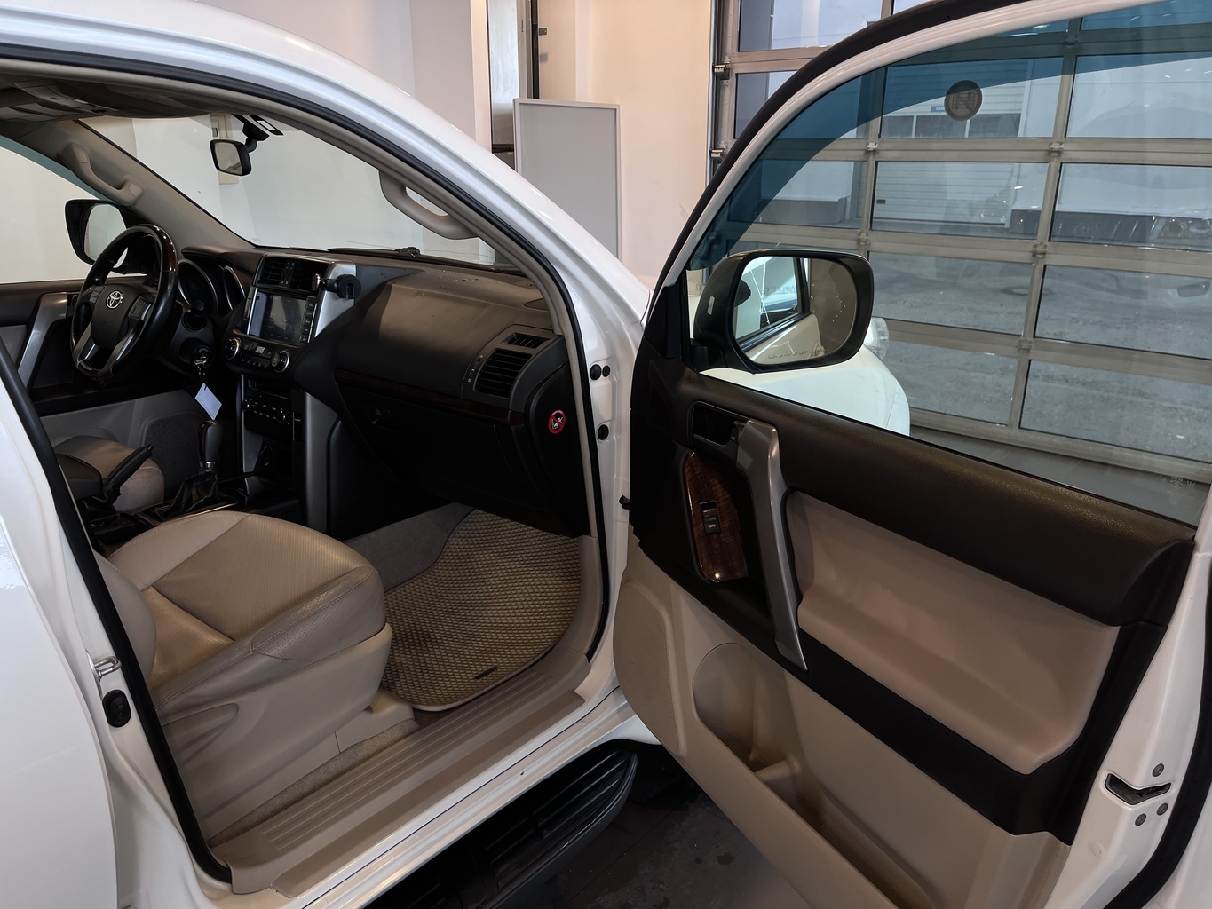 TOYOTA LAND CRUSER