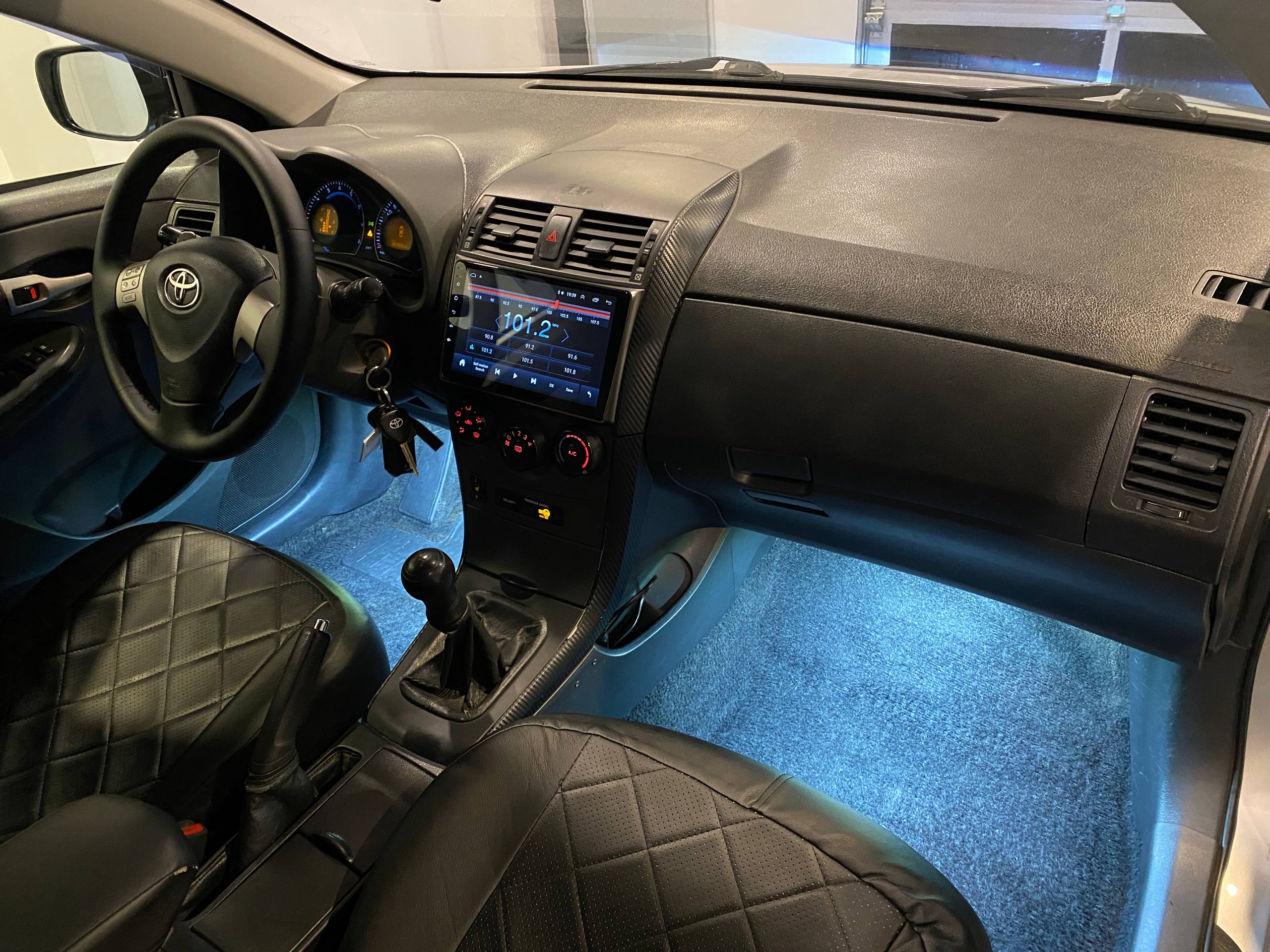 TOYOTA COROLLA