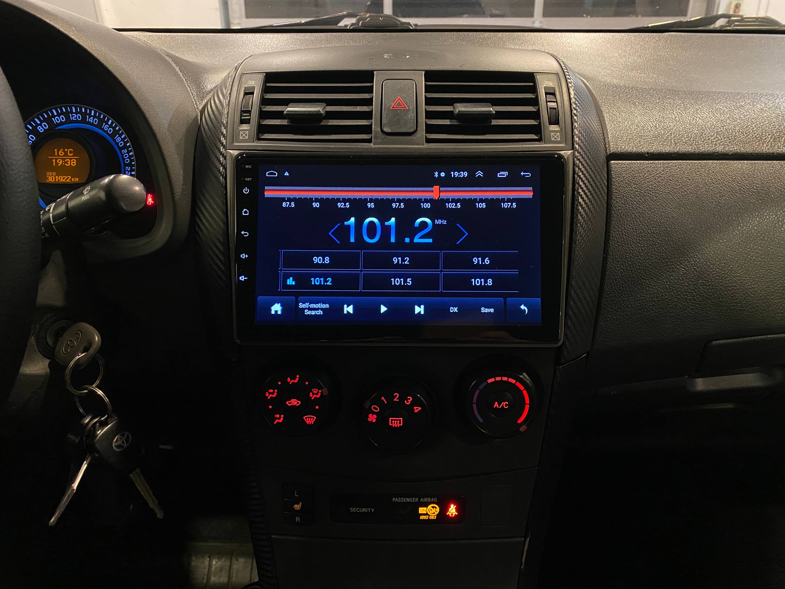 TOYOTA COROLLA