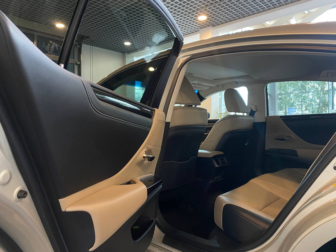 LEXUS ES 200