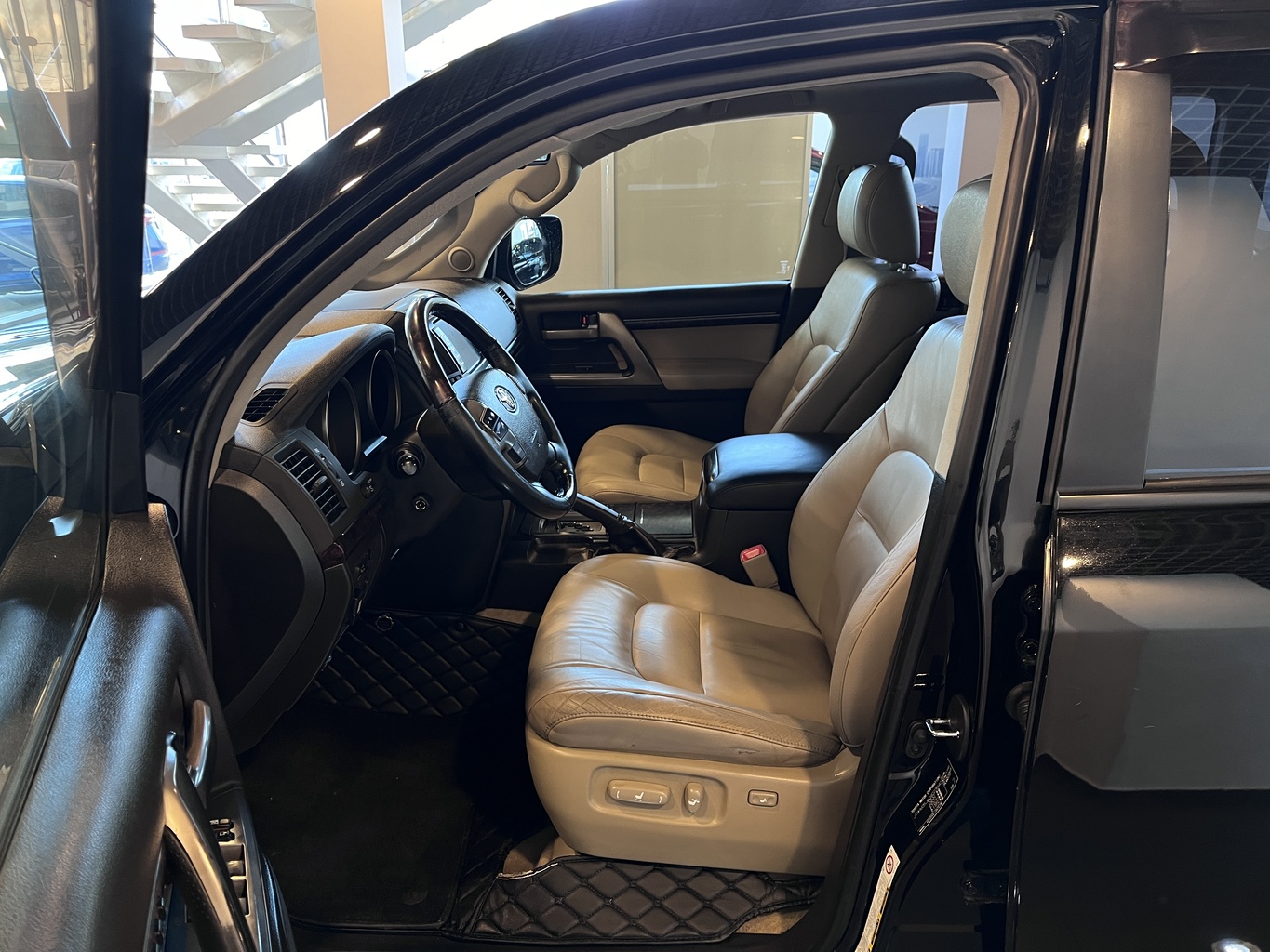 TOYOTA LAND CRUSER
