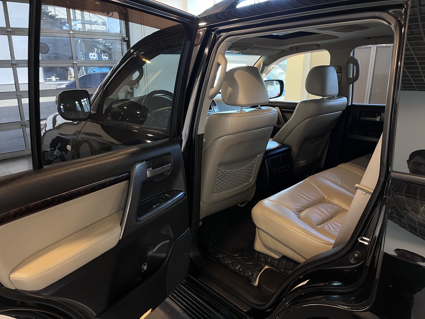 TOYOTA LAND CRUSER
