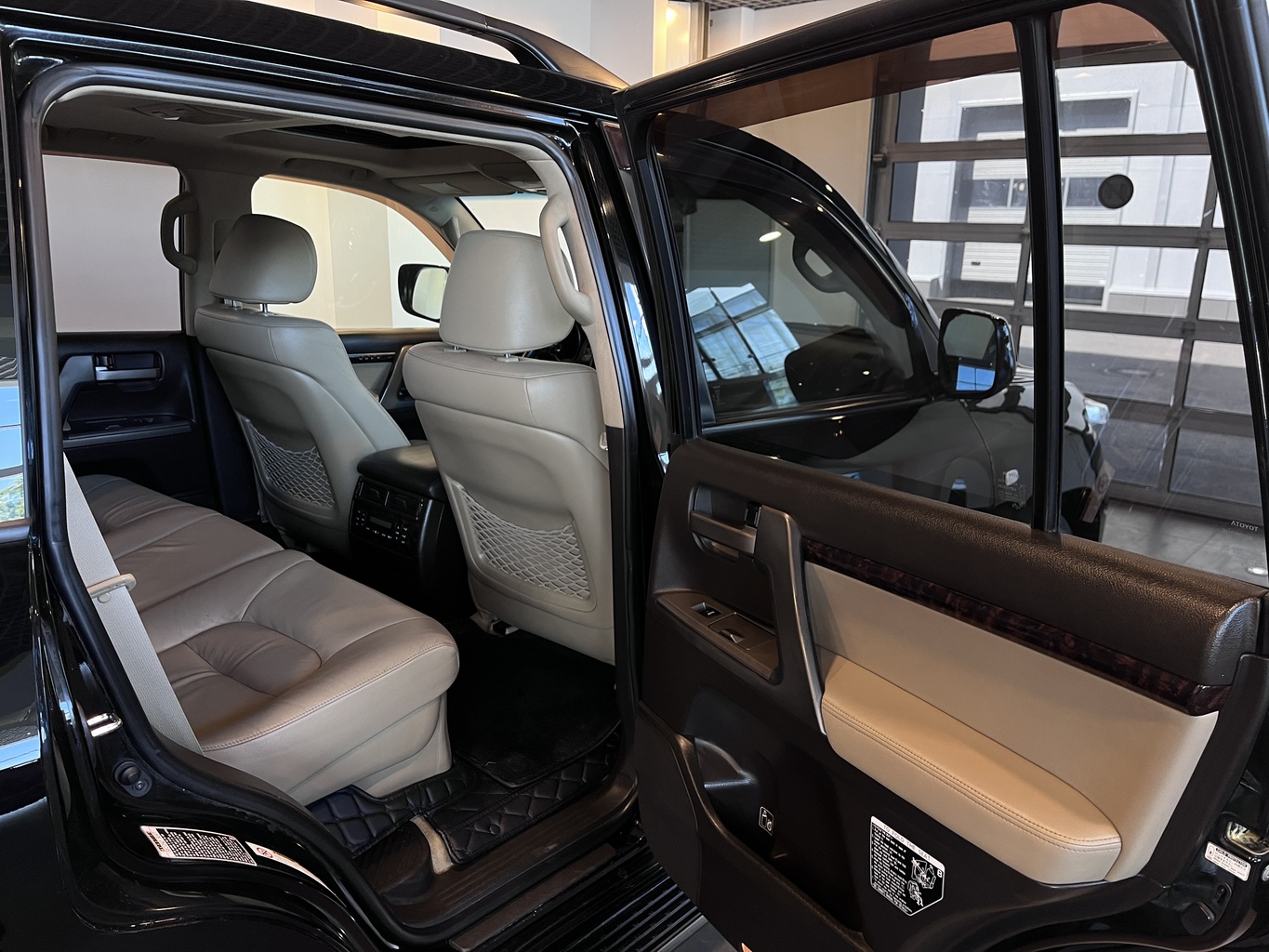 TOYOTA LAND CRUSER