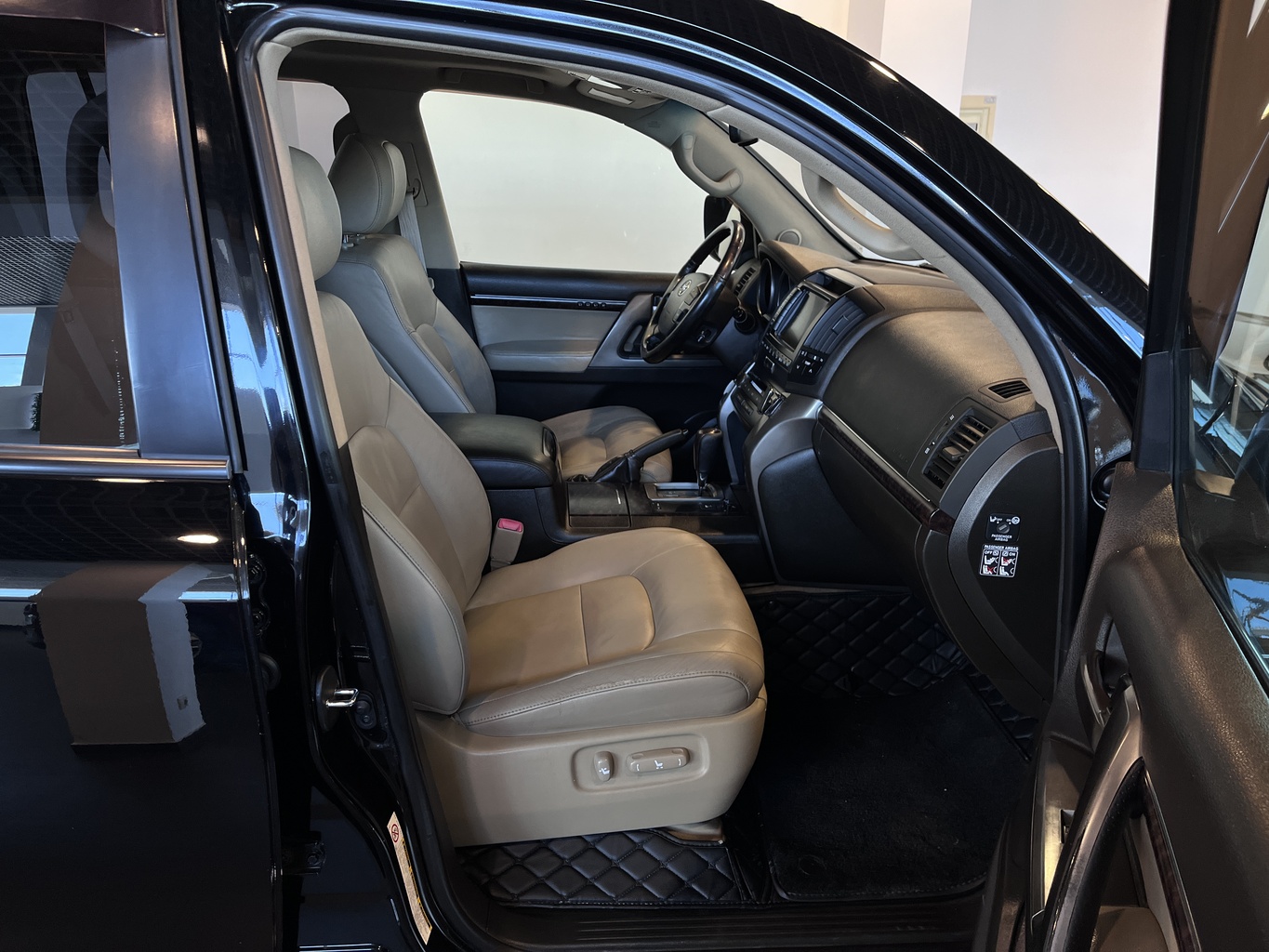 TOYOTA LAND CRUSER