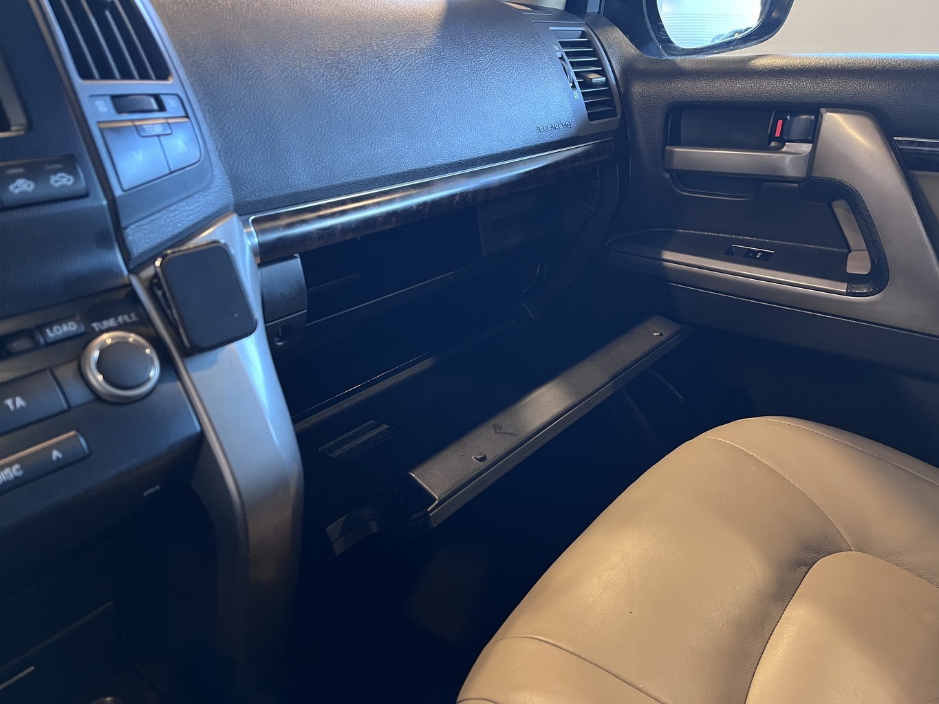 TOYOTA LAND CRUSER