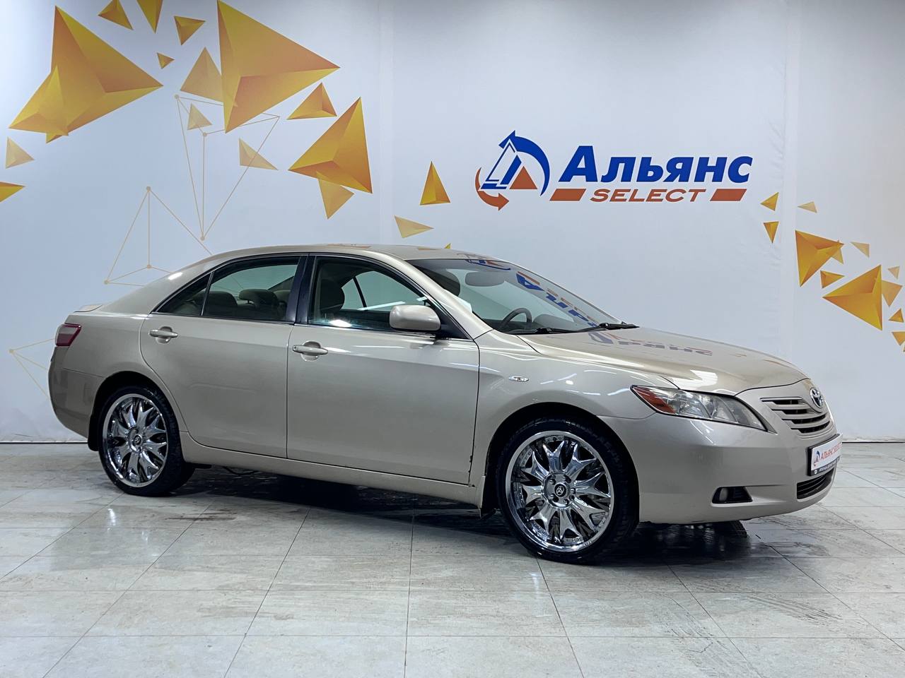 TOYOTA CAMRY