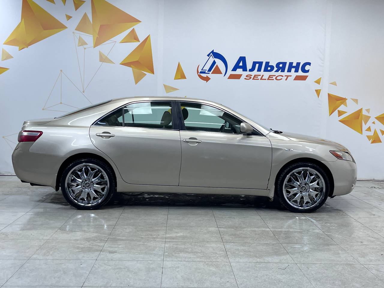TOYOTA CAMRY