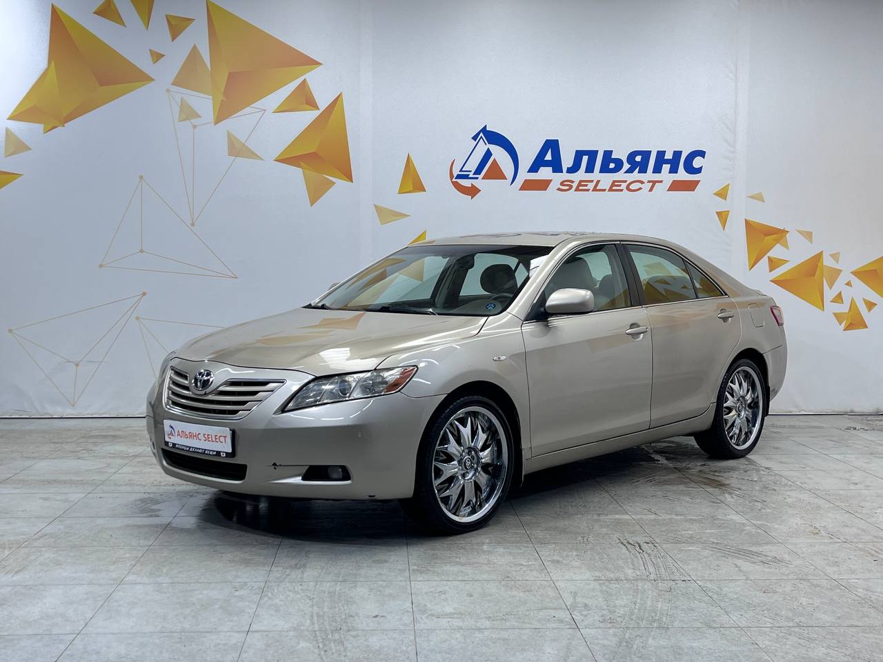 TOYOTA CAMRY
