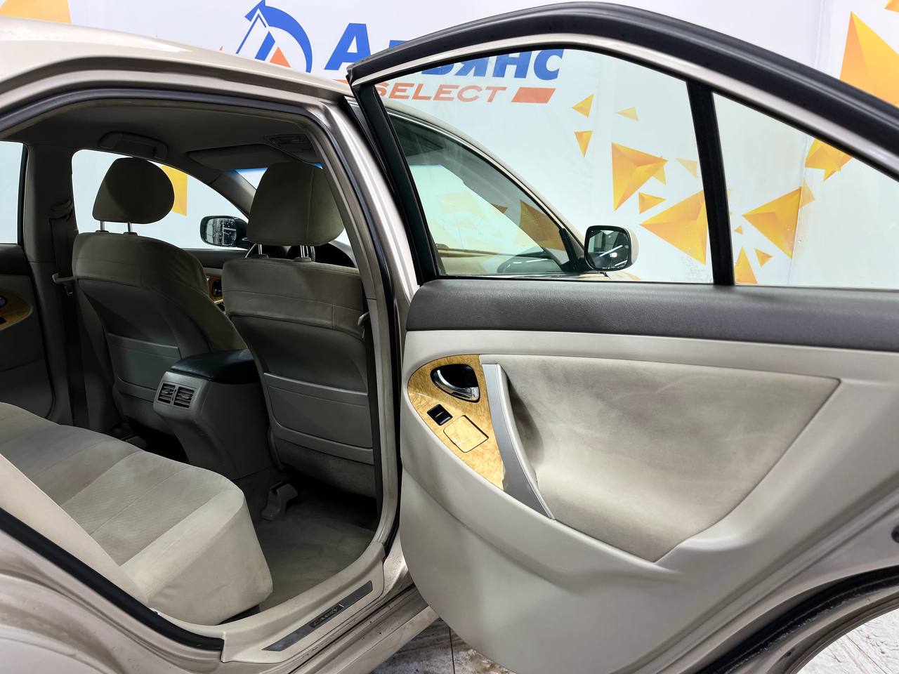 TOYOTA CAMRY
