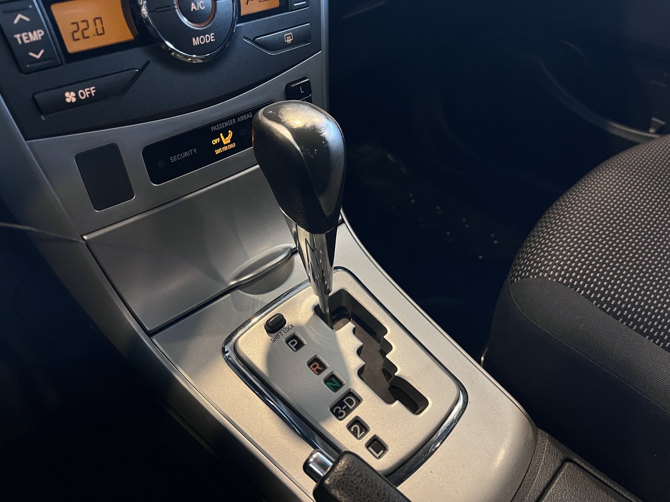 TOYOTA COROLLA