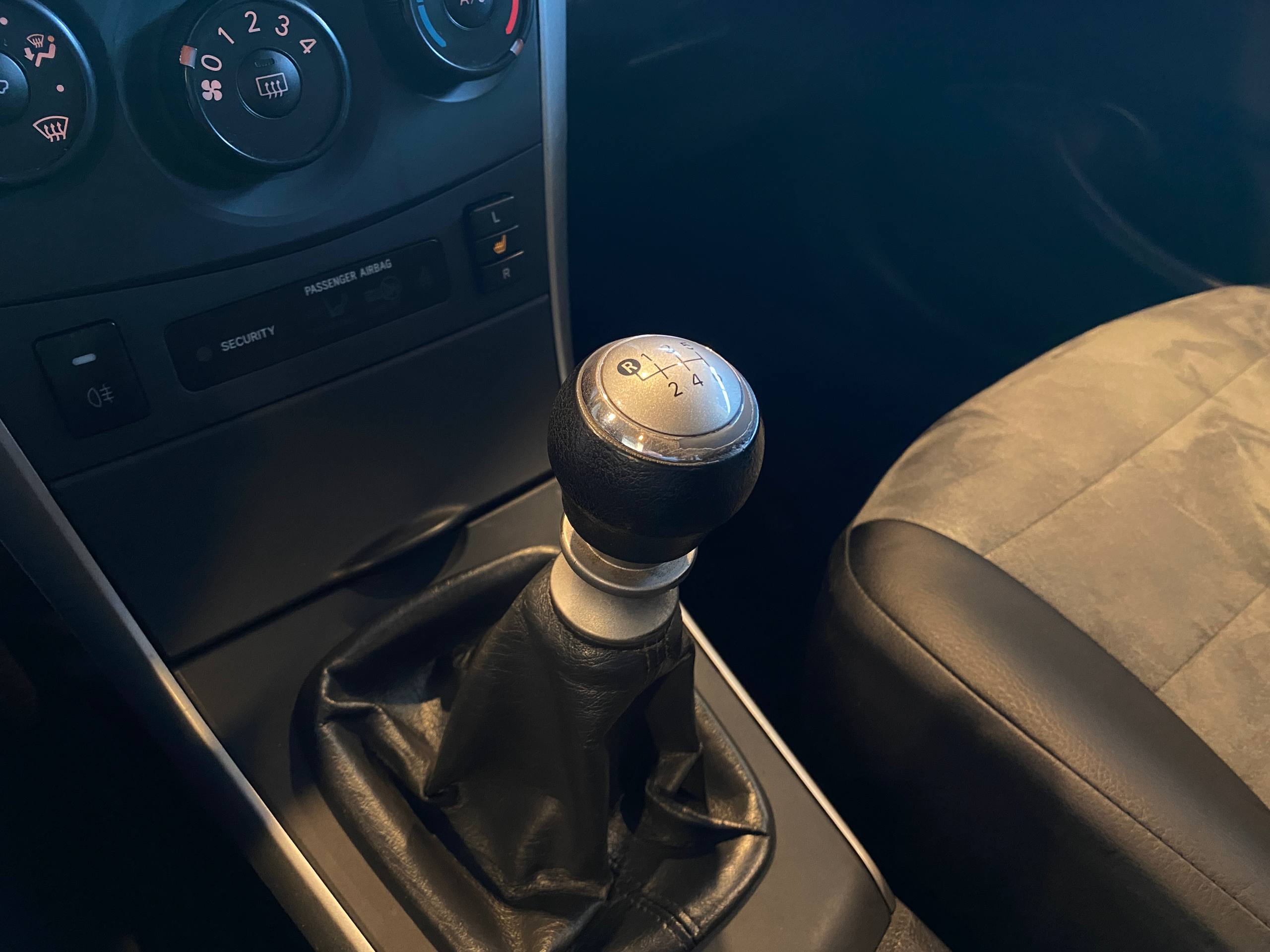 TOYOTA COROLLA