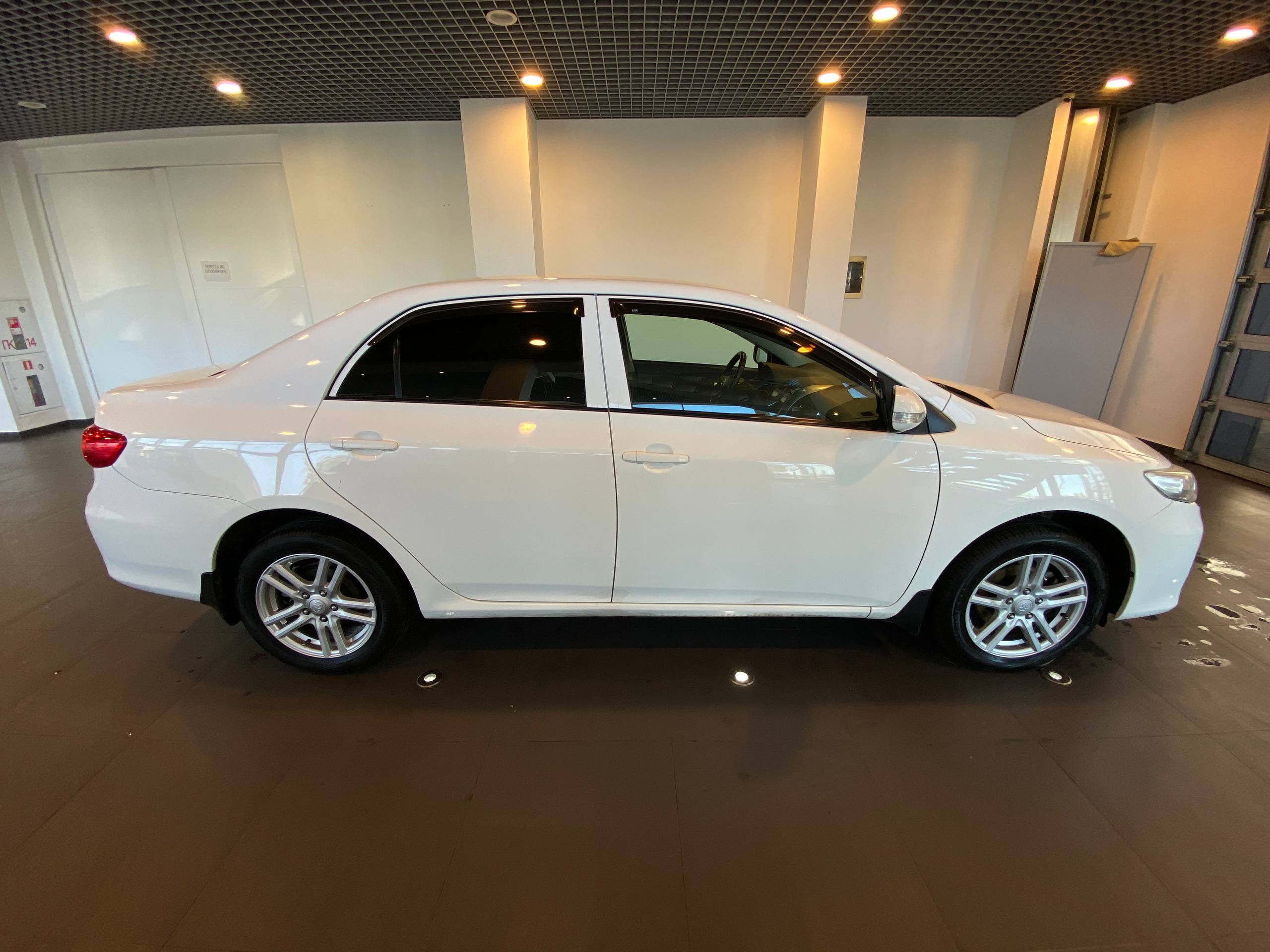 TOYOTA COROLLA