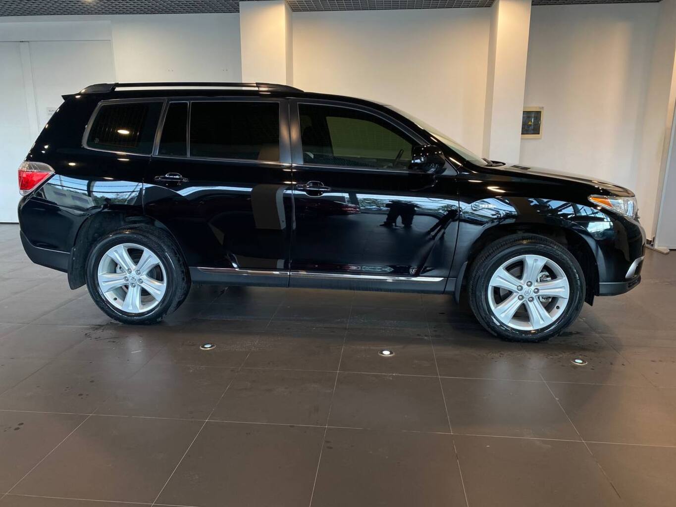 TOYOTA HIGHLANDER