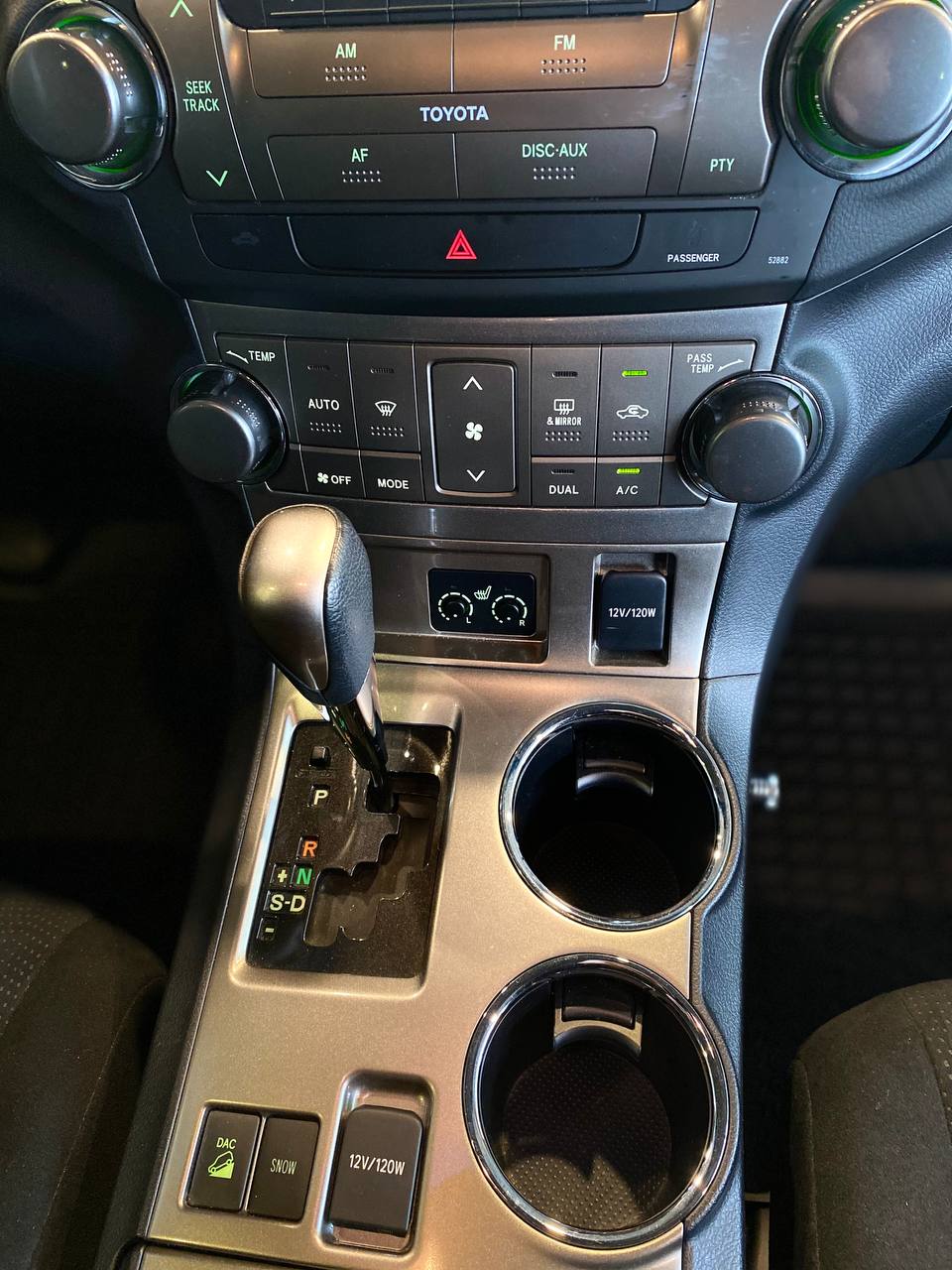 TOYOTA HIGHLANDER