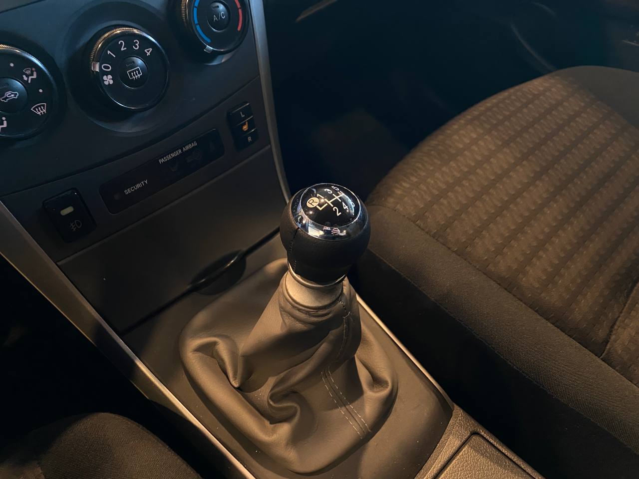 TOYOTA COROLLA