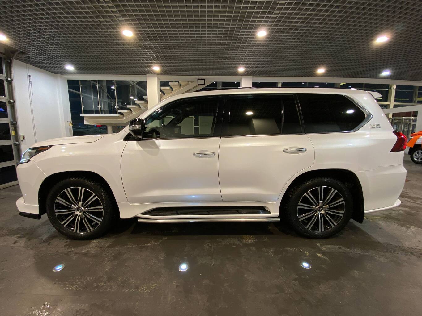 LEXUS LX570