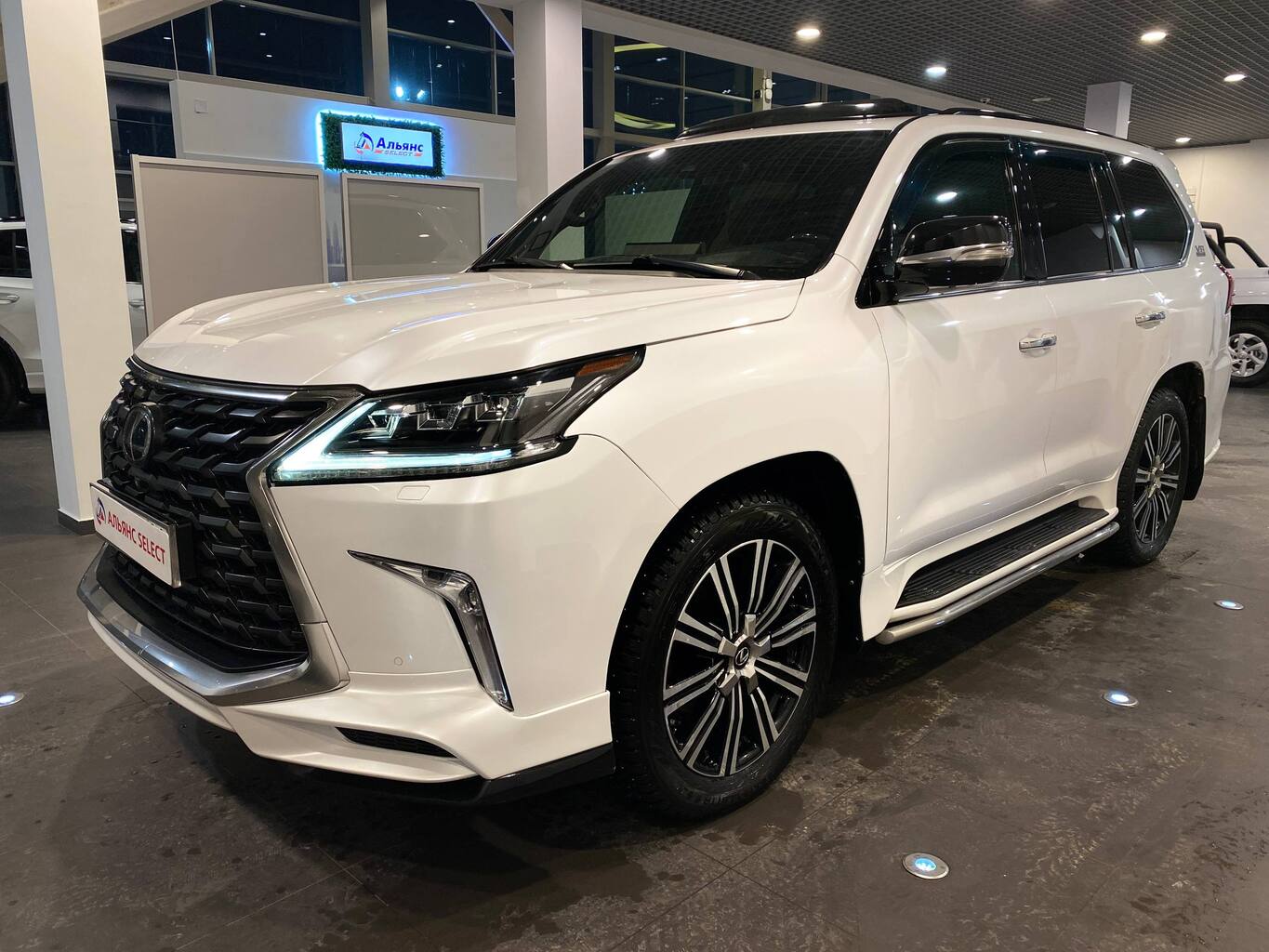 LEXUS LX570