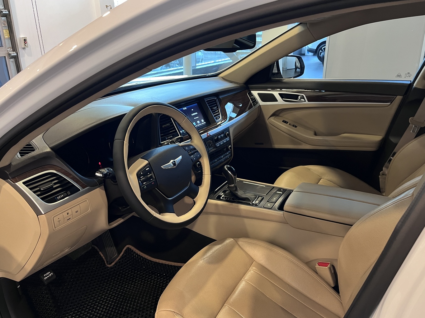 HYUNDAI GENESIS