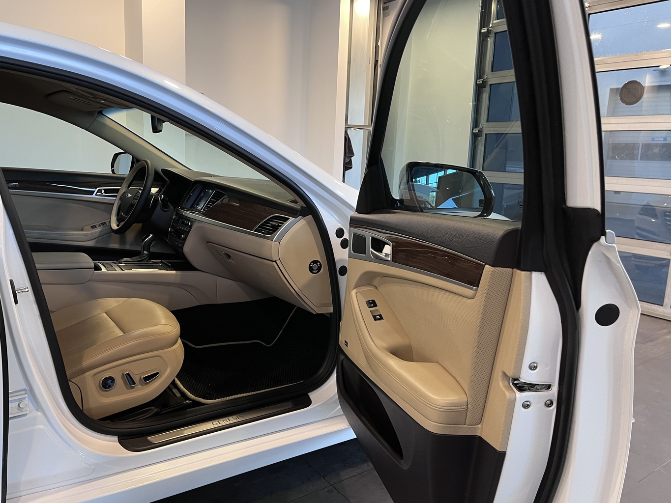 HYUNDAI GENESIS