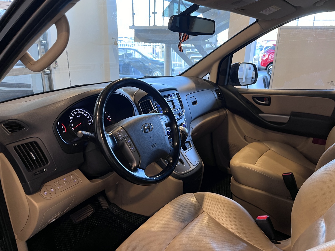 HYUNDAI H1