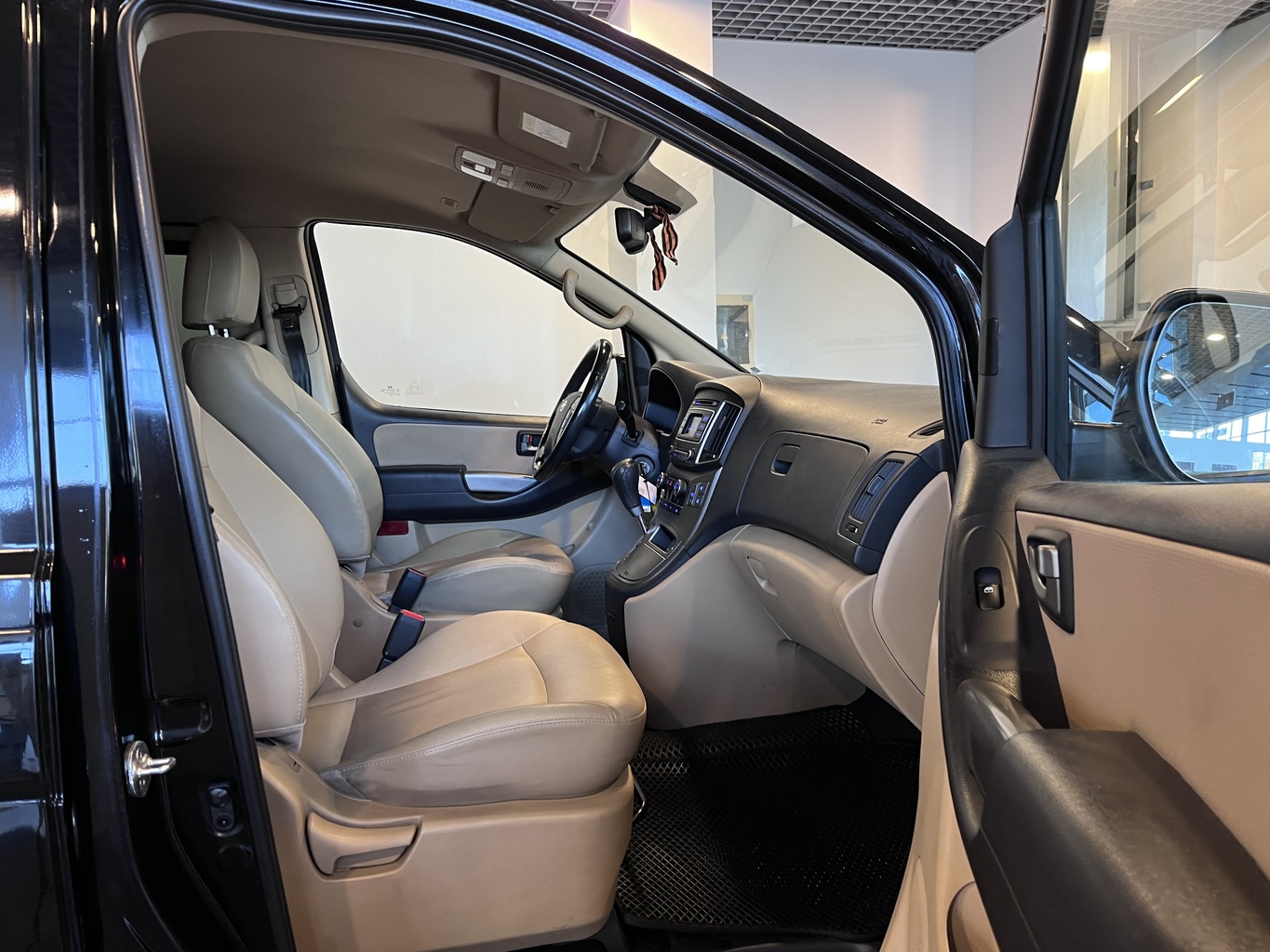 HYUNDAI H1