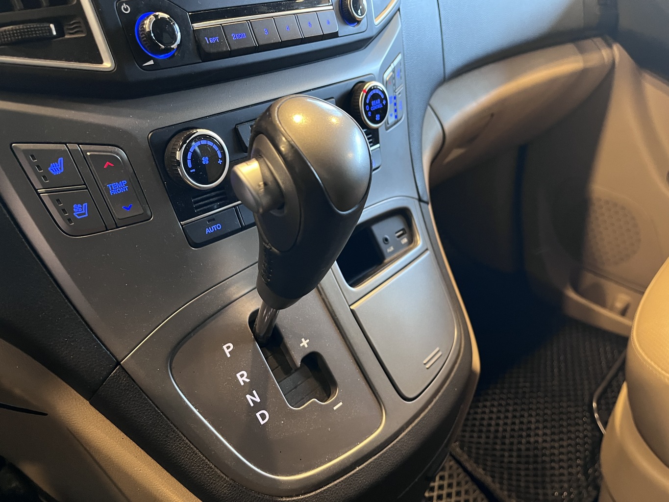 HYUNDAI H1