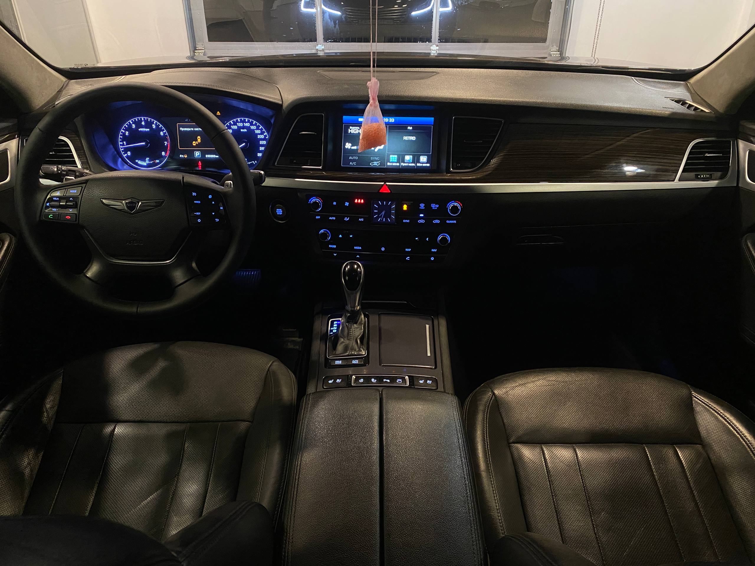 HYUNDAI GENESIS