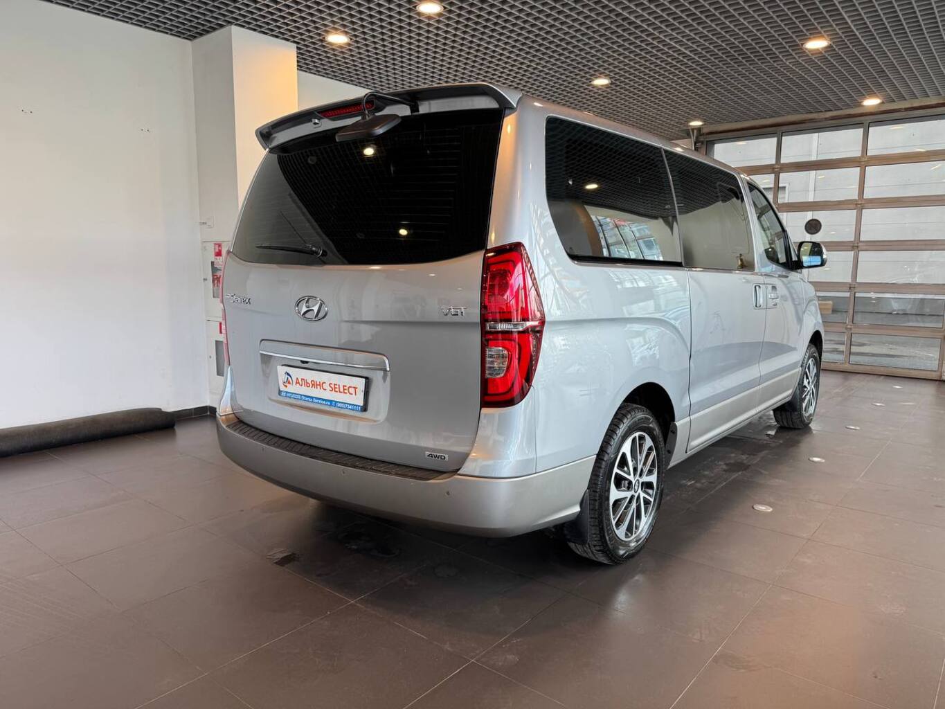 HYUNDAI GRAND STAREX