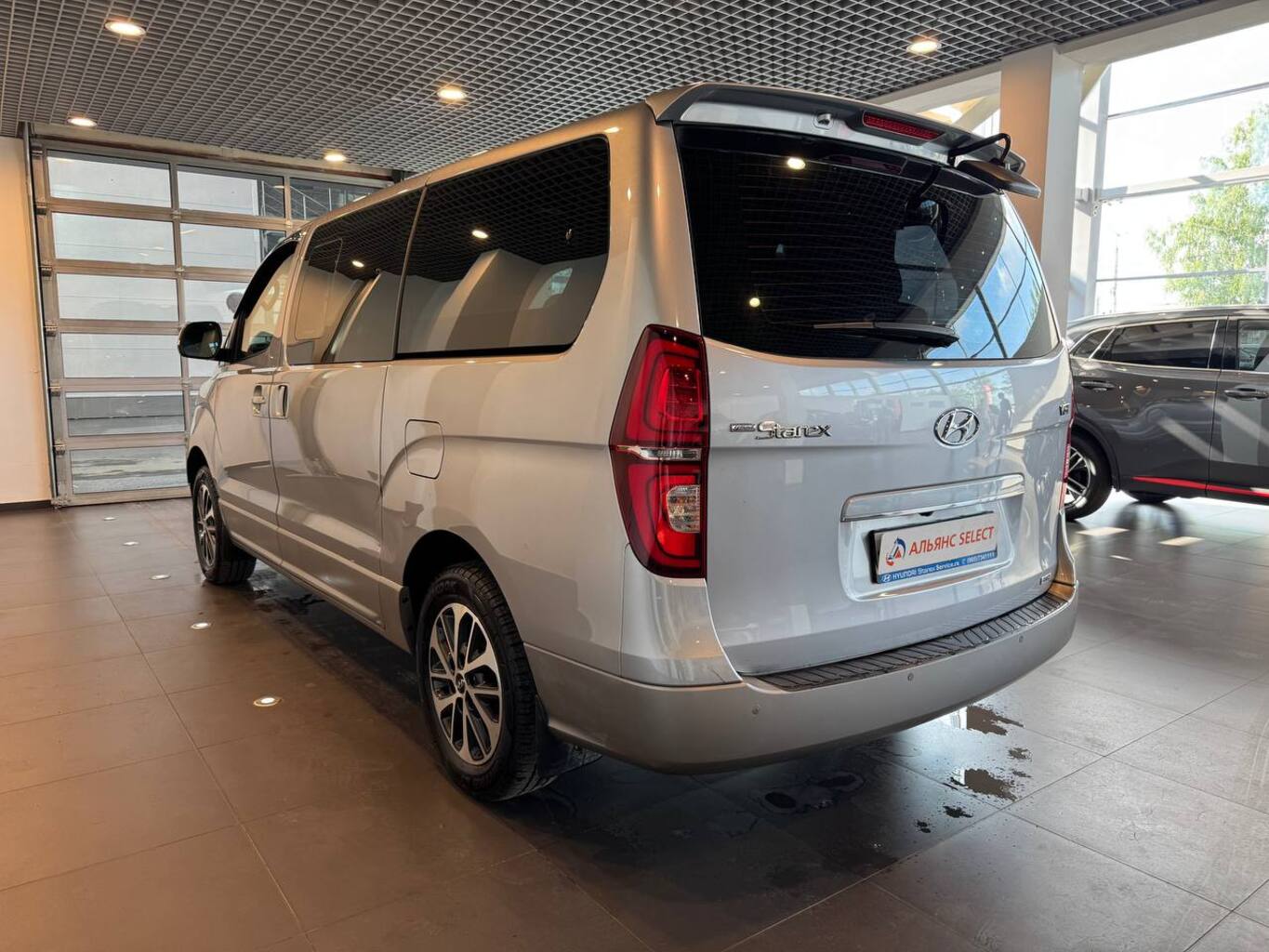 HYUNDAI GRAND STAREX