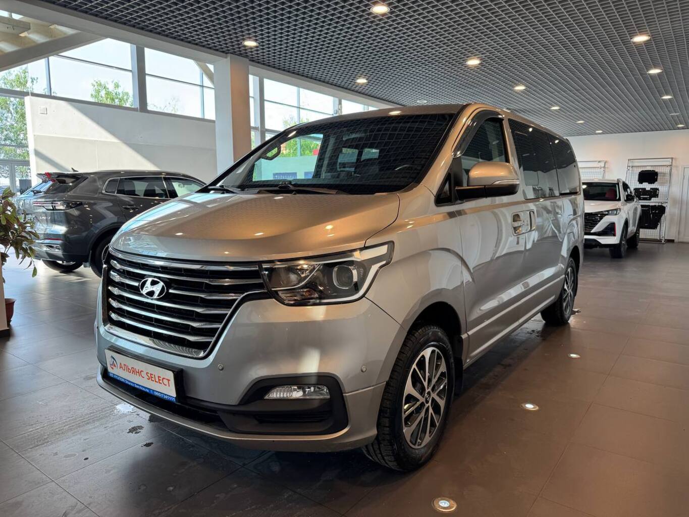 HYUNDAI GRAND STAREX