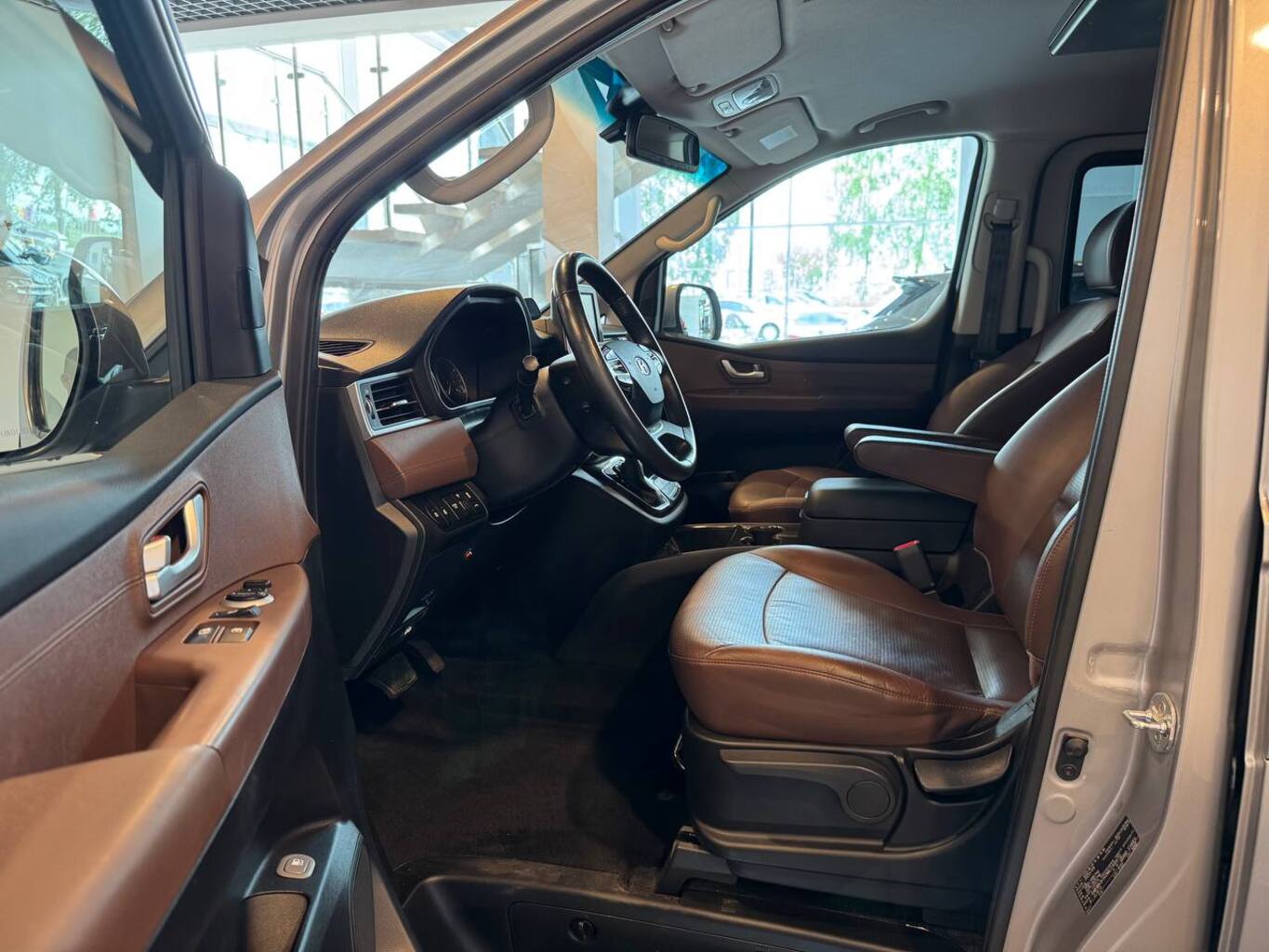 HYUNDAI GRAND STAREX