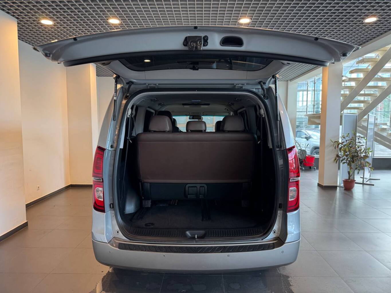 HYUNDAI GRAND STAREX