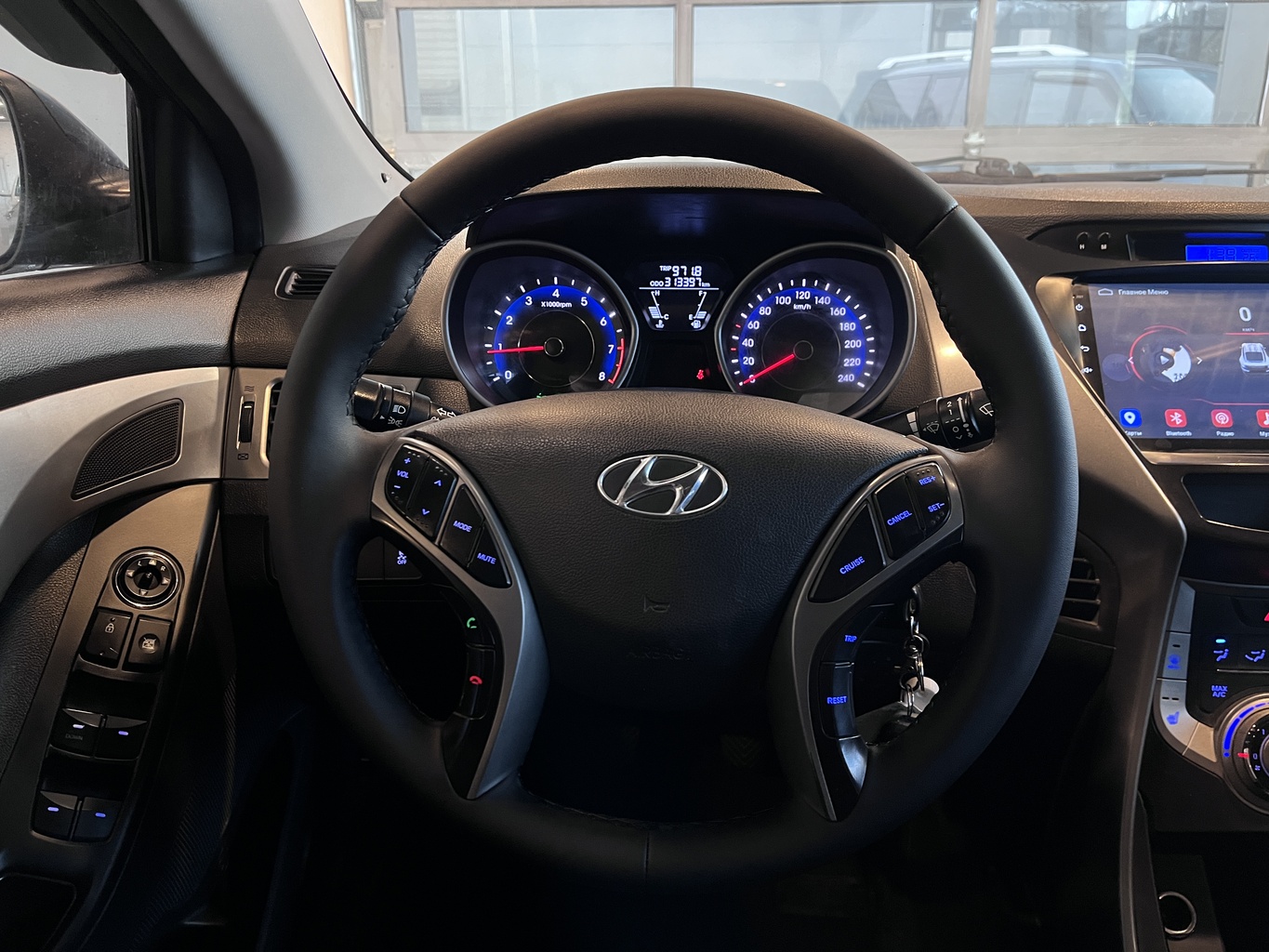 HYUNDAI ELANTRA