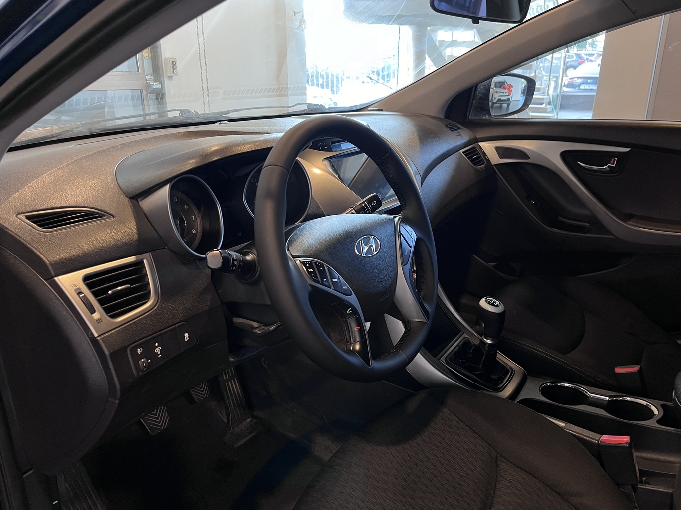 HYUNDAI ELANTRA