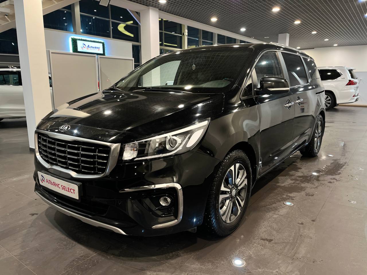KIA CARNIVAL
