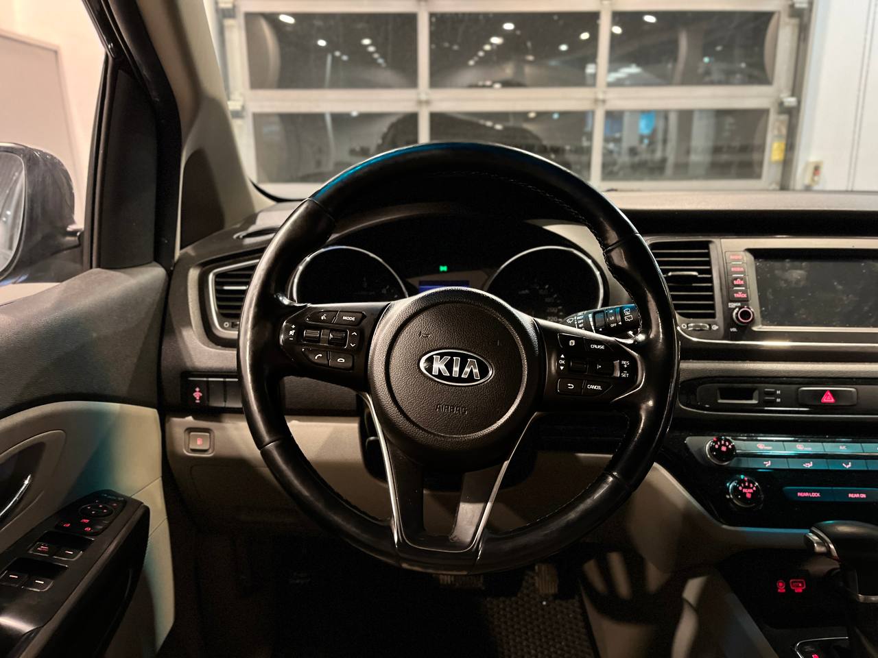 KIA CARNIVAL