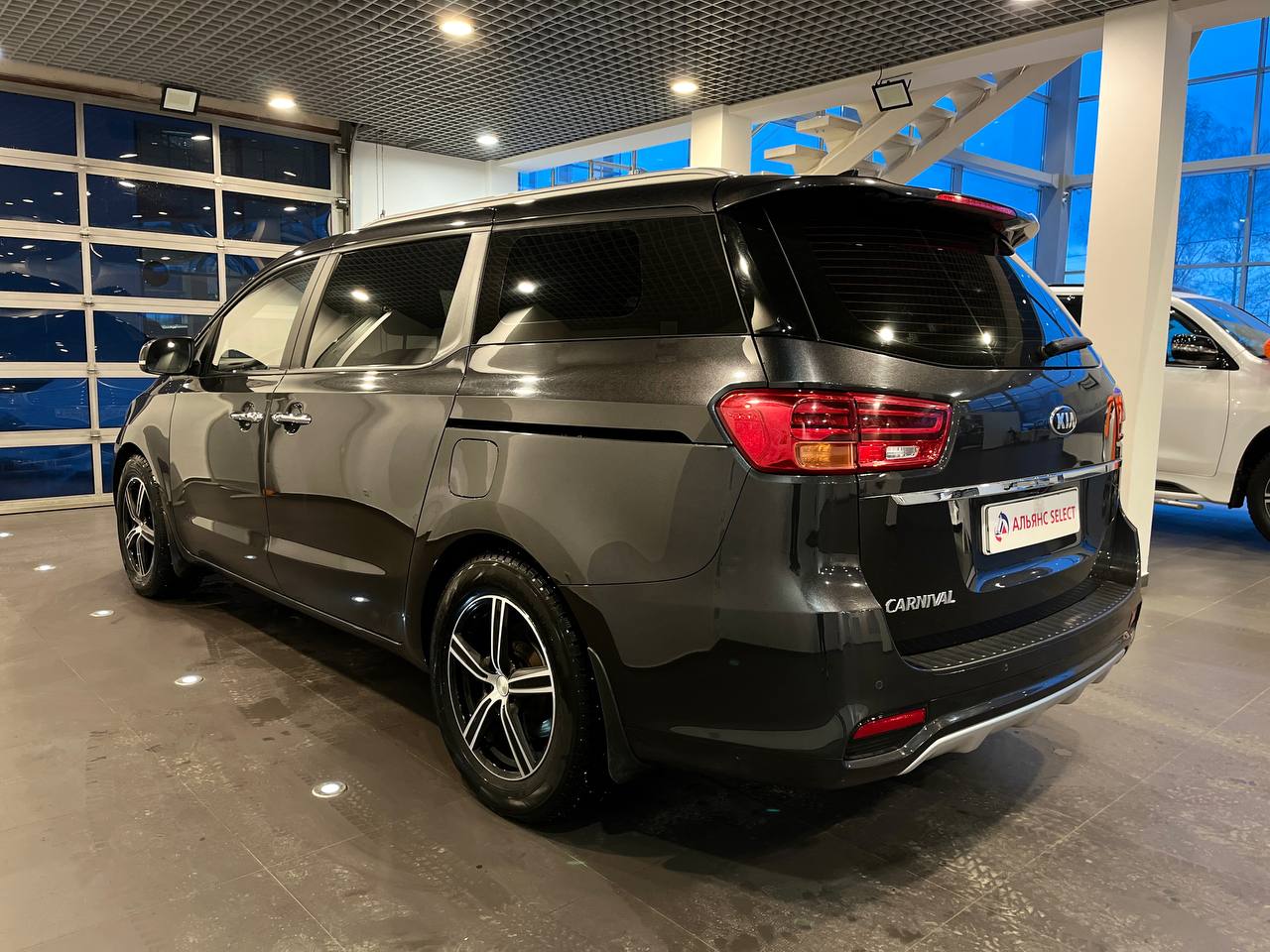 KIA CARNIVAL