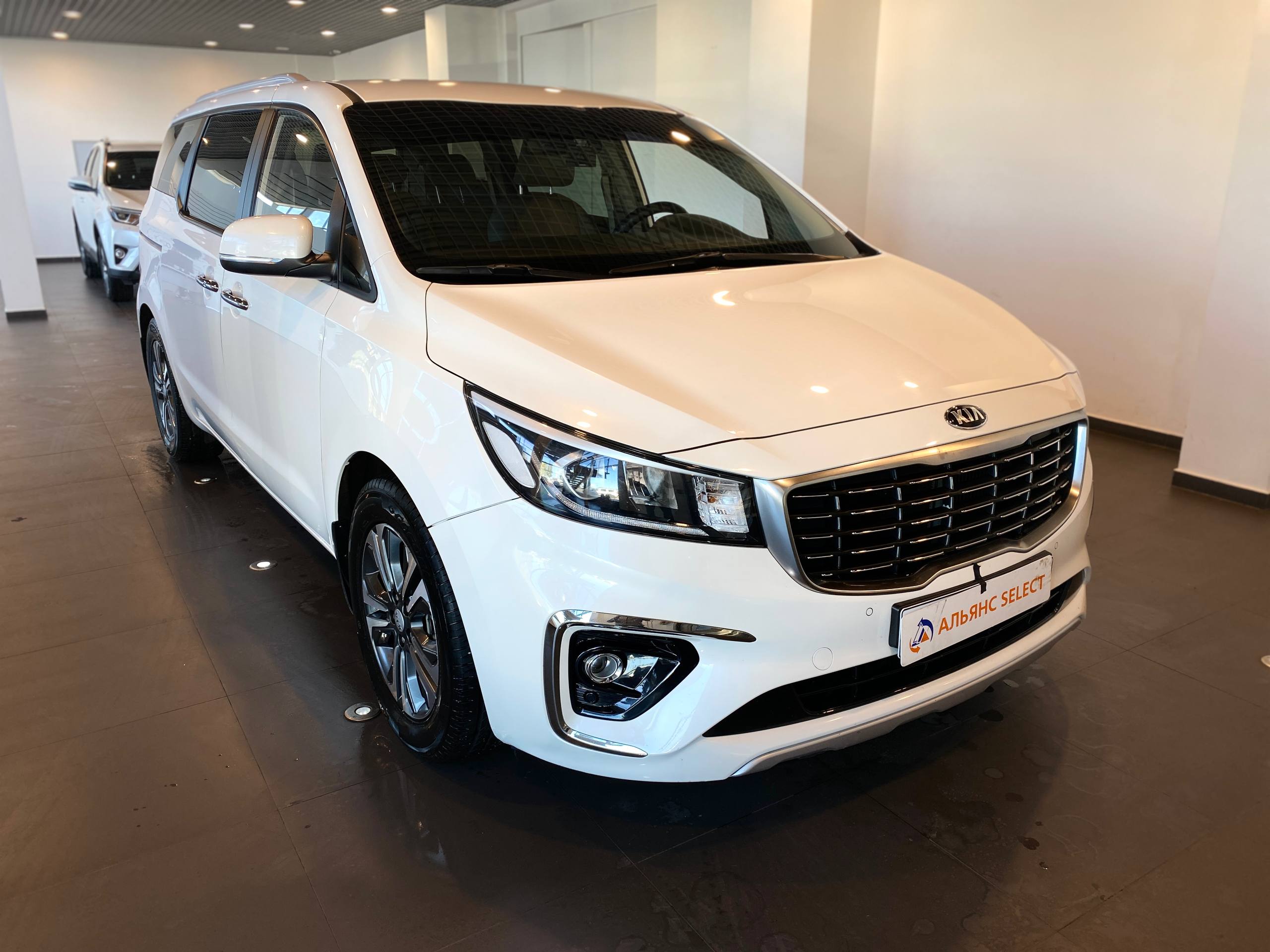KIA CARNIVAL