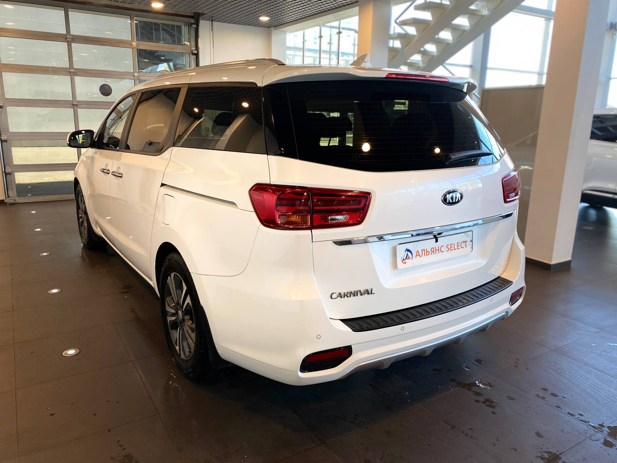 KIA CARNIVAL