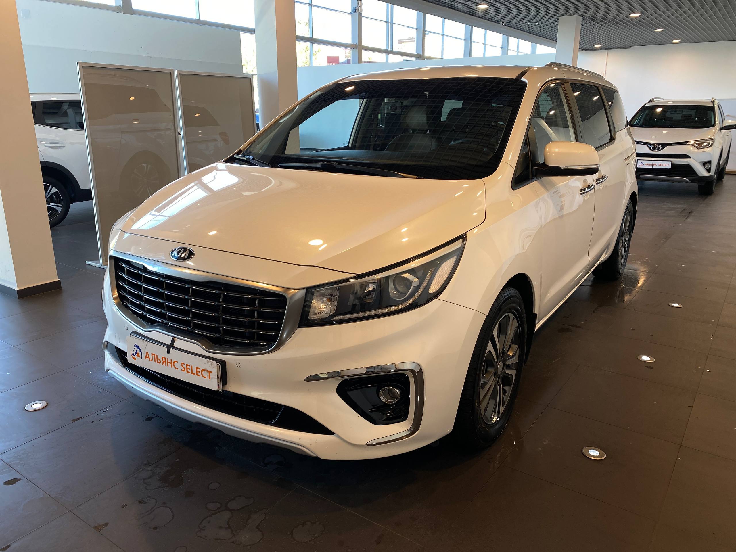 KIA CARNIVAL