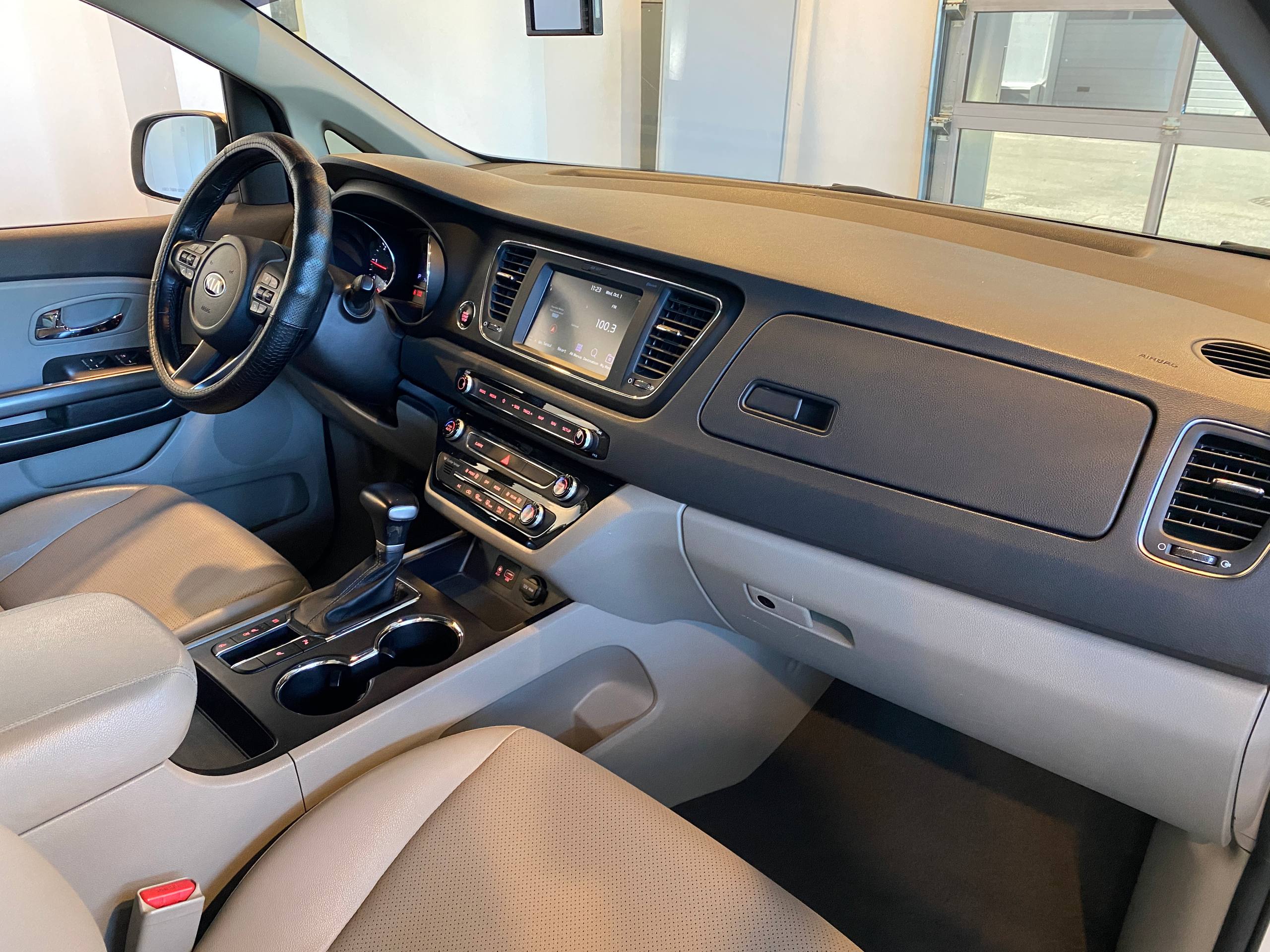 KIA CARNIVAL