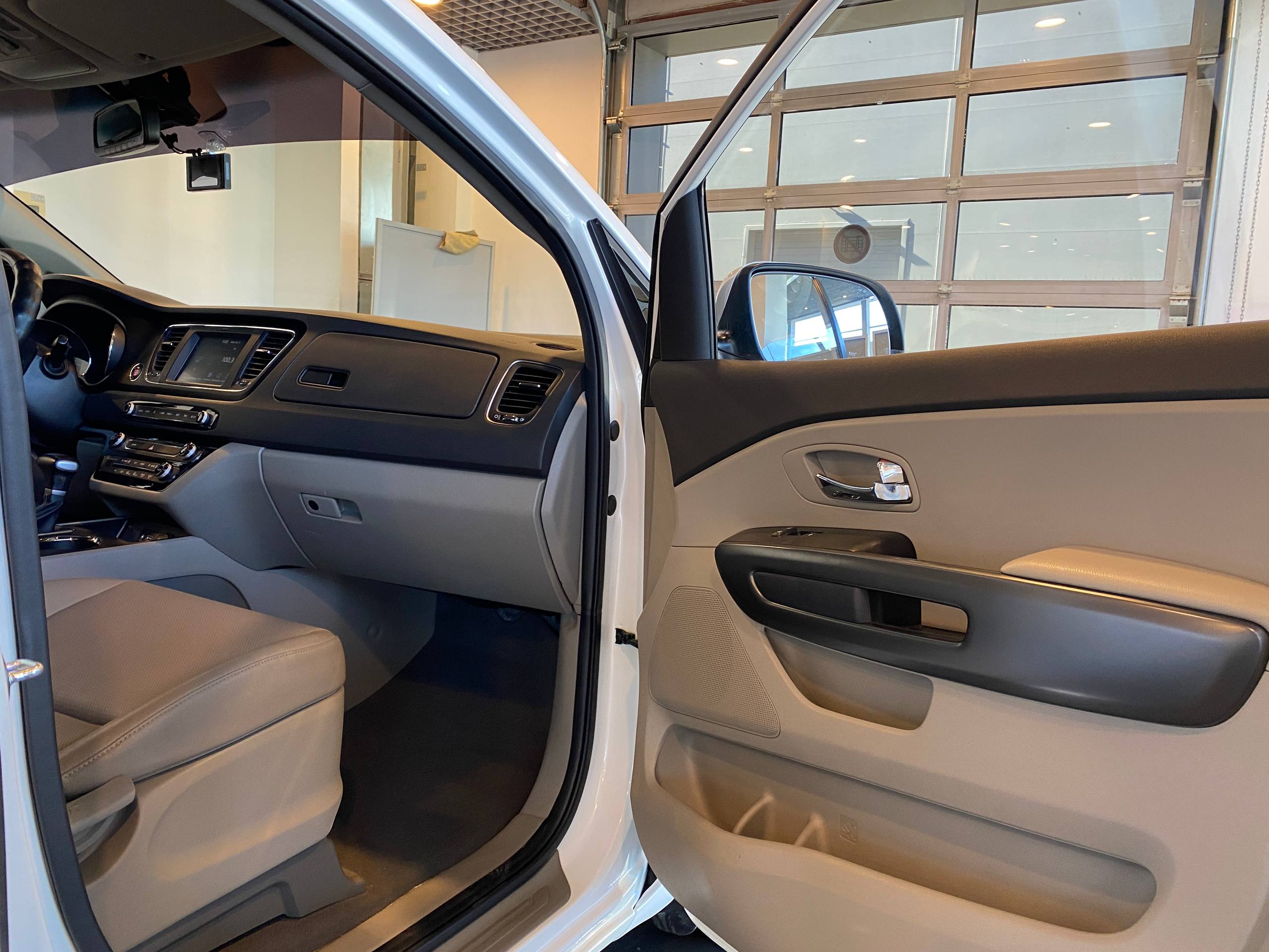 KIA CARNIVAL