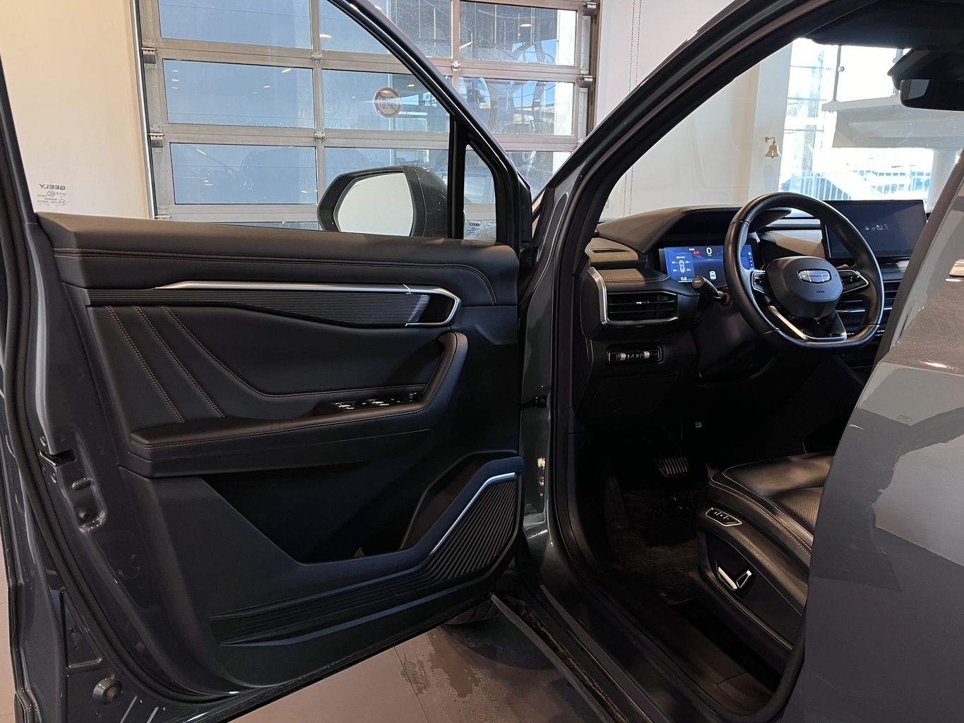 GEELY OKAVANGO (VX11)