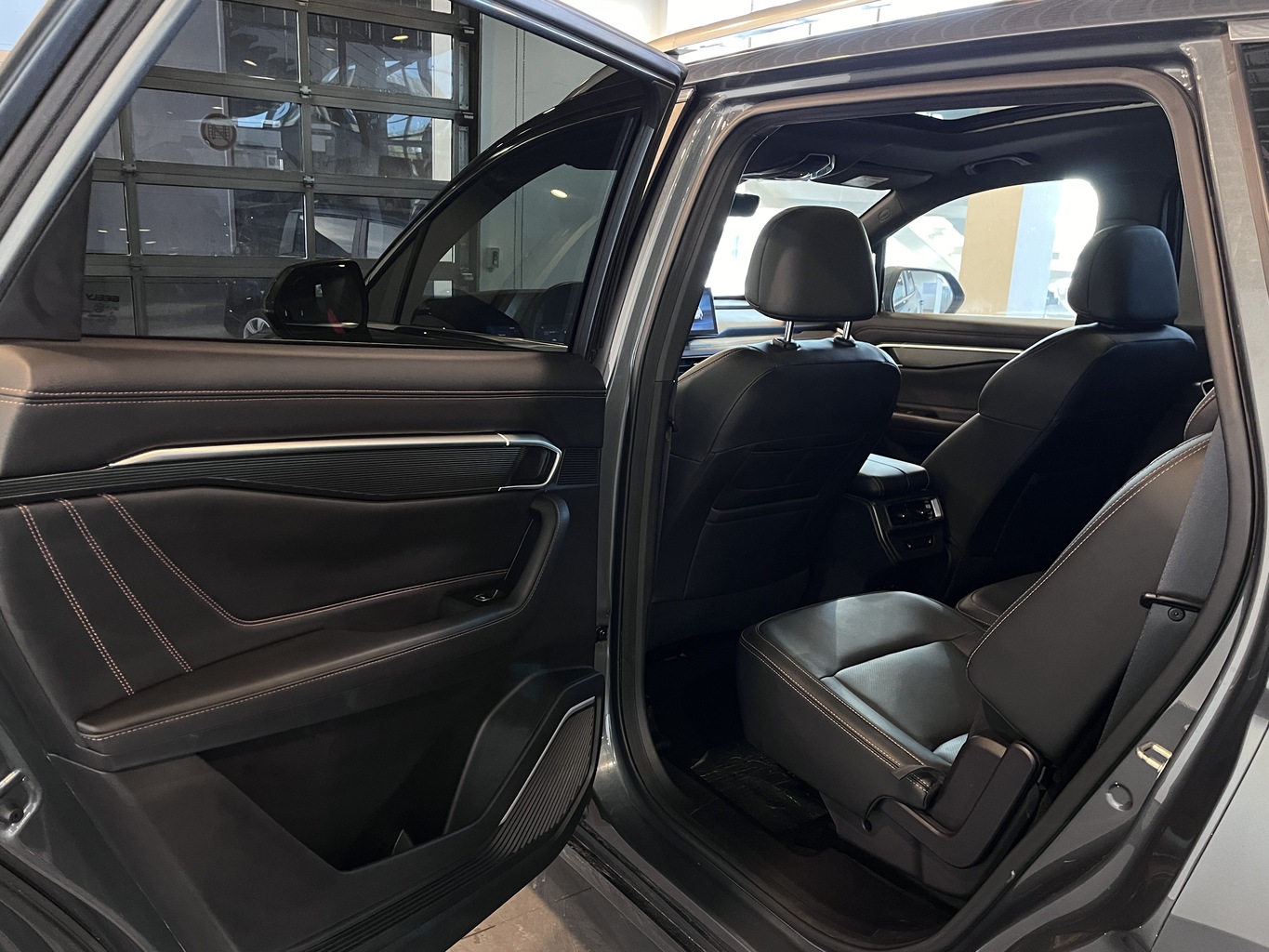 GEELY OKAVANGO (VX11)